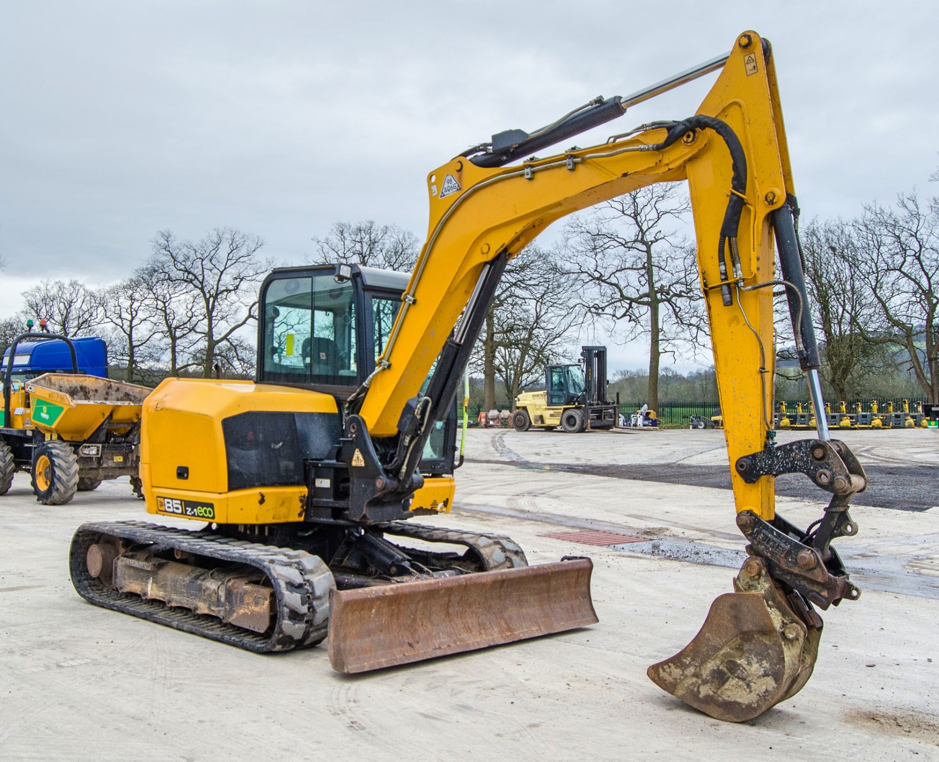 JCB 85Z-1 8.5 tonne rubber tracked excavator Year: 2017 S/N: 2501035 Recorded Hours: 3462 blade, - Image 2 of 28