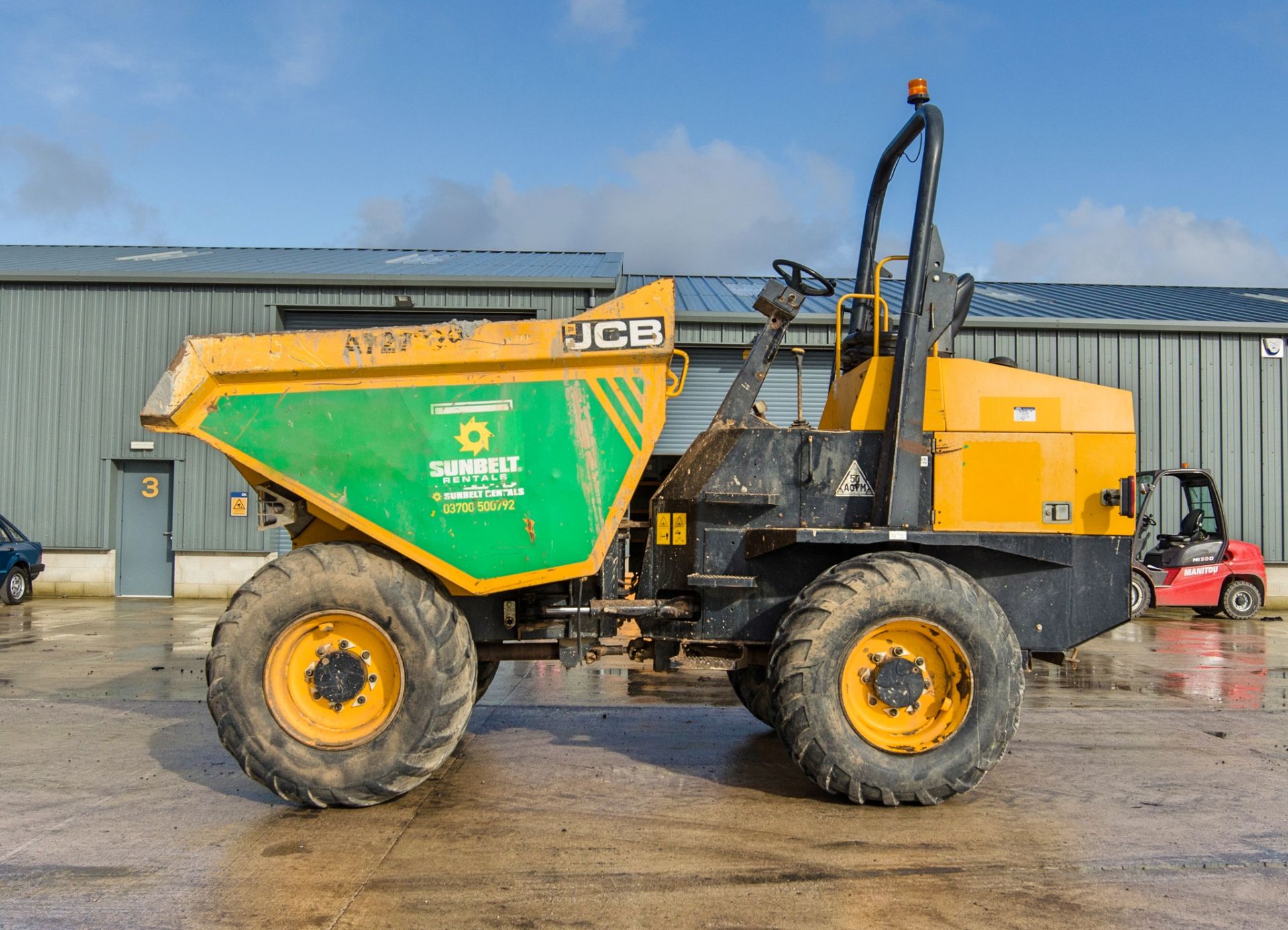 JCB 9 tonne straight skip dumper Year: 2016 S/N: EGGRM0110 Recorded Hours: 1802 A727229 - Image 7 of 23