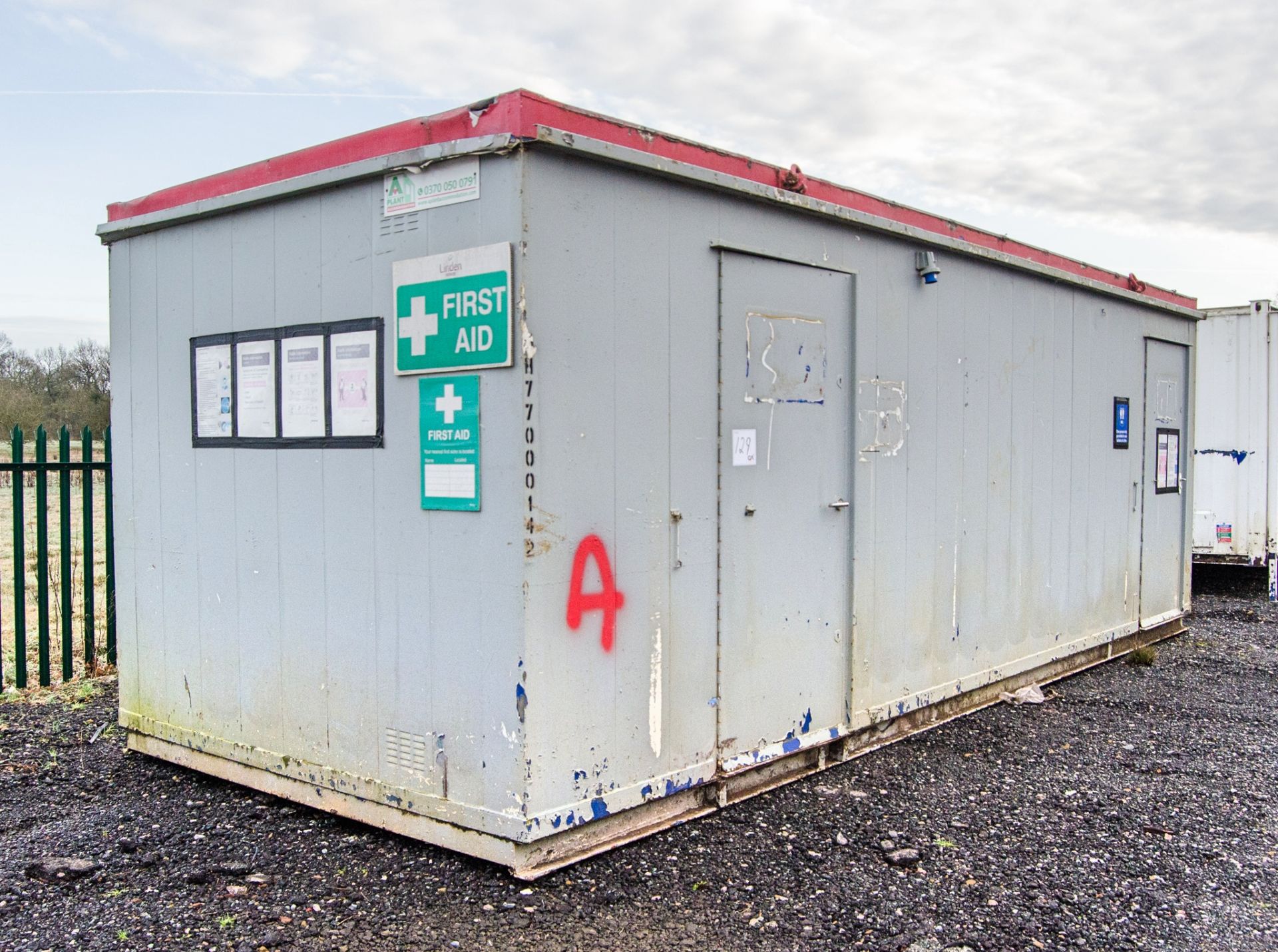 24ft x 9ft steel 4+1 toilet site unit Comprising of: Gents toilet (4 - cubicles, 3 - urinals & 3 - - Image 2 of 11