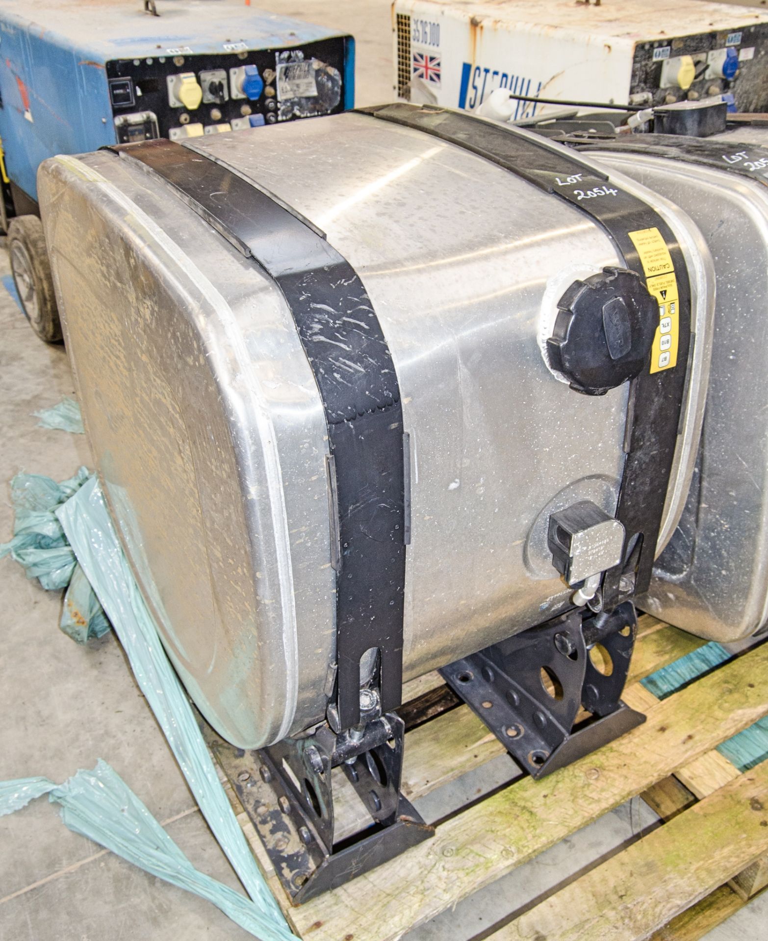 2 - diesel fuel tanks - Image 4 of 4