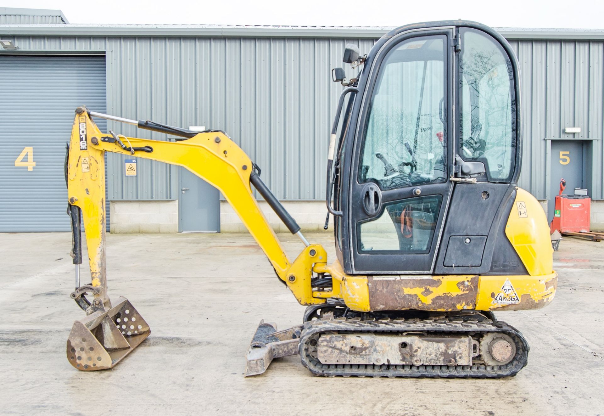 JCB 8016 1.5 tonne rubber tracked mini excavator Year: 2015 S/N: 2071800 Recorded Hours: 2622 blade, - Image 7 of 23