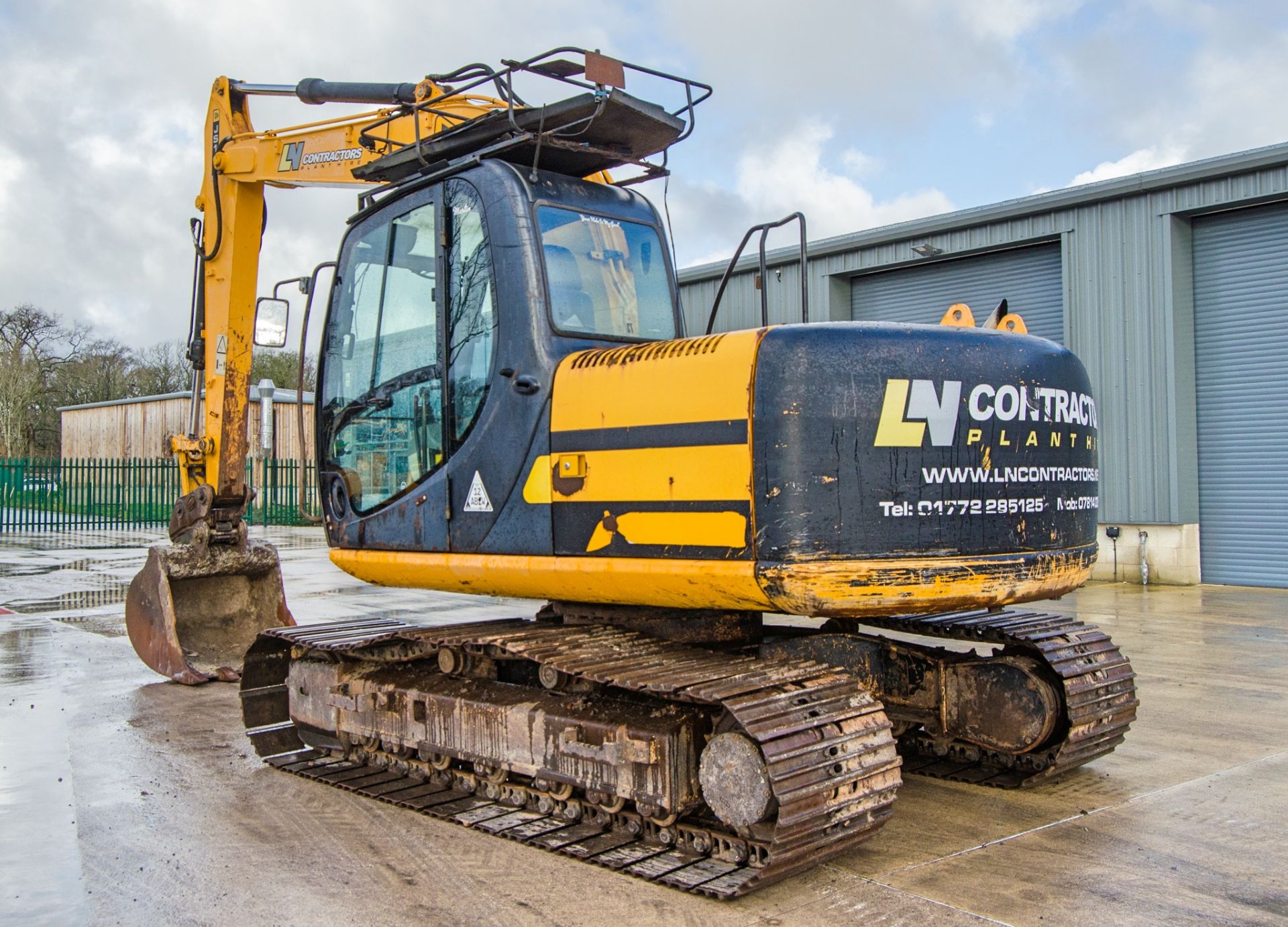 JCB JS145LC 14.5 tonne steel tracked excavator Year: 2009 S/N: 9160009 Recorded Hours: 11,920 piped, - Image 4 of 27