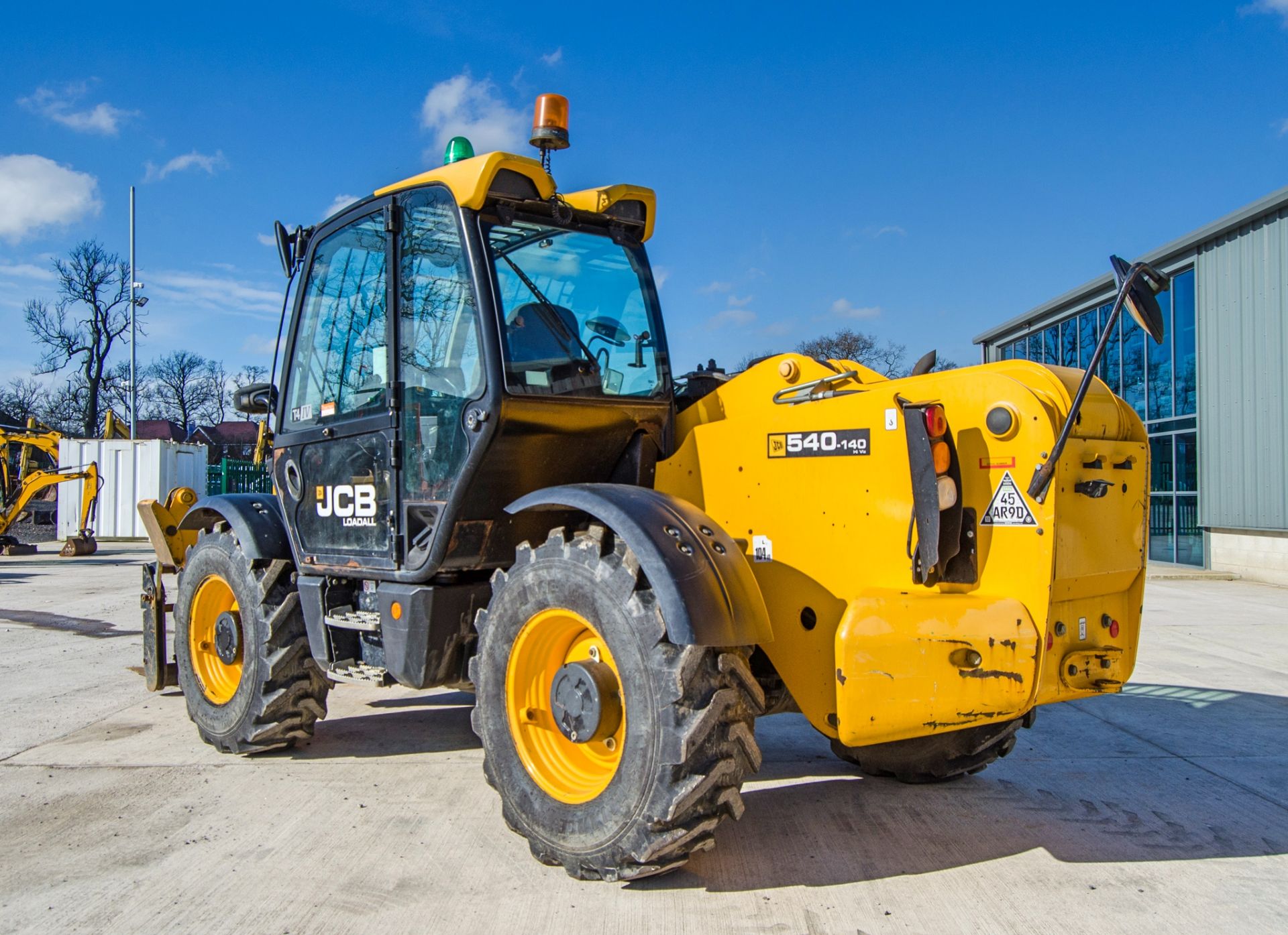 JCB 540-140 Hi-Viz T4 IV 14 metre telescopic handler Year: 2017 S/N: 2570292 Recorded Hours: 2735 - Image 3 of 24