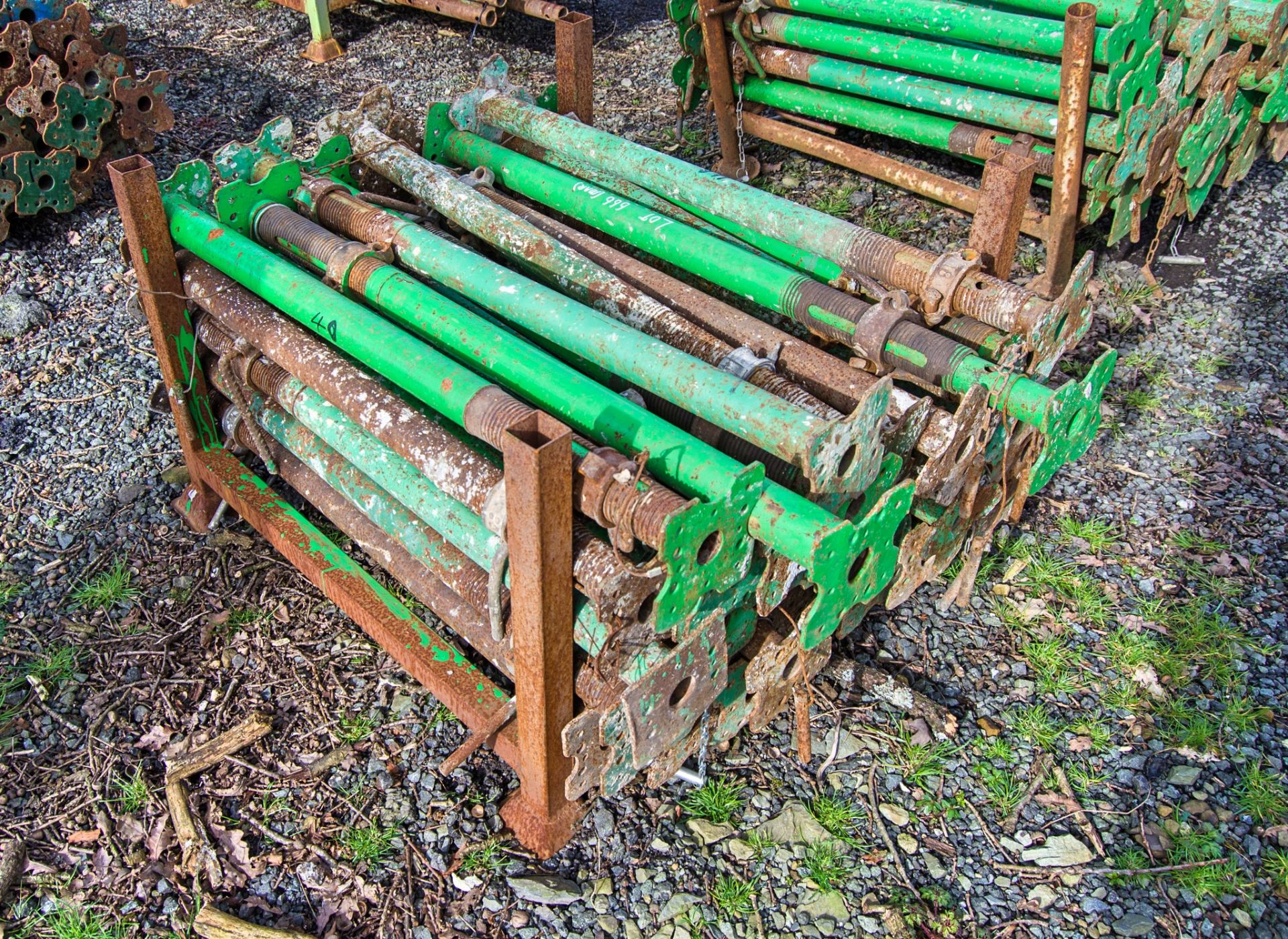 Stillage of adjustable steel props - Image 2 of 2