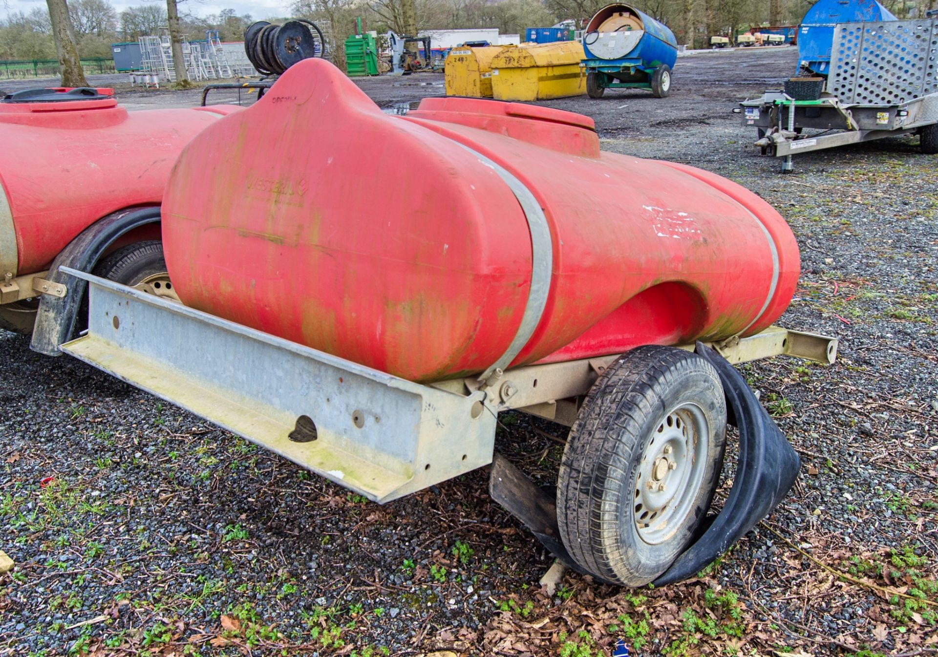 Western fast tow mobile water bowser ** Tow hitch missing and mud guard damaged ** OPF01161 - Image 3 of 4