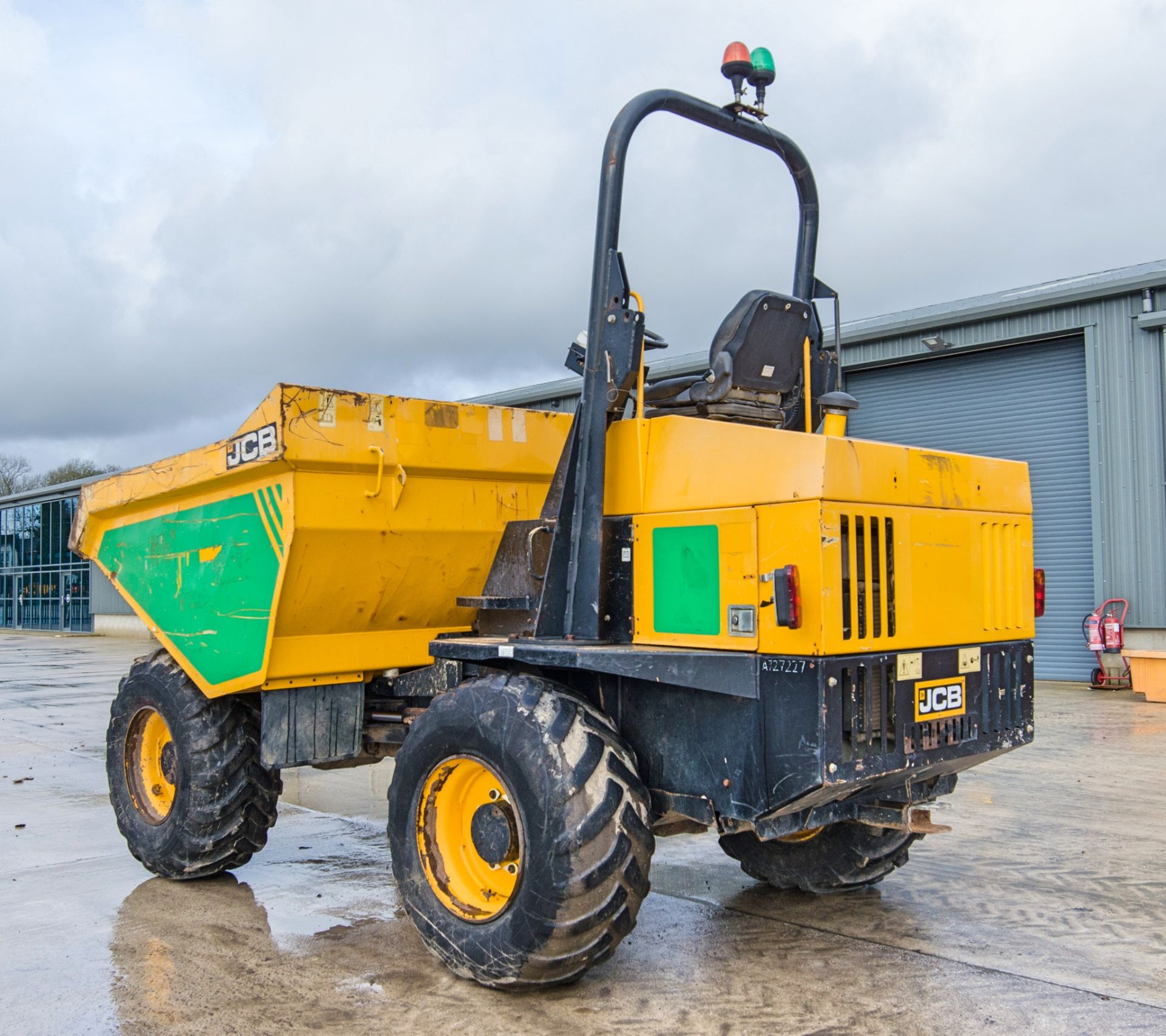 JCB 9 tonne straight skip dumper Year: 2016 S/N: EGGRM9904 Recorded Hours: 2214 A727227 - Image 4 of 23