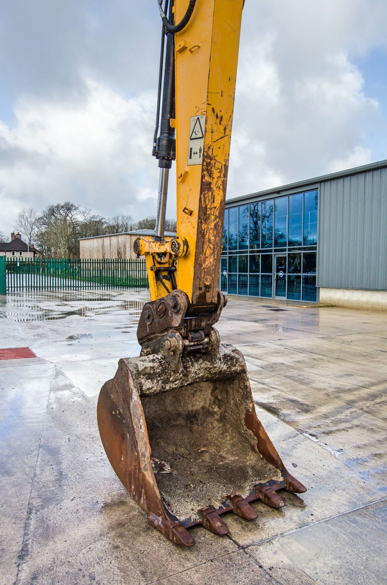 JCB JS145LC 14.5 tonne steel tracked excavator Year: 2009 S/N: 9160009 Recorded Hours: 11,920 piped, - Image 13 of 27