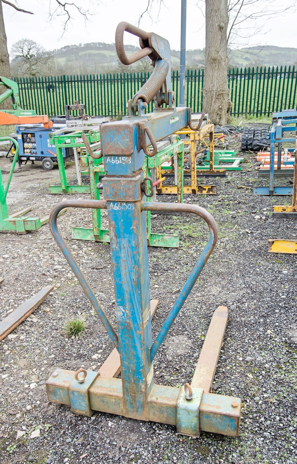 Conquip 2 tonne self balancing crane forks A661503 - Image 2 of 2