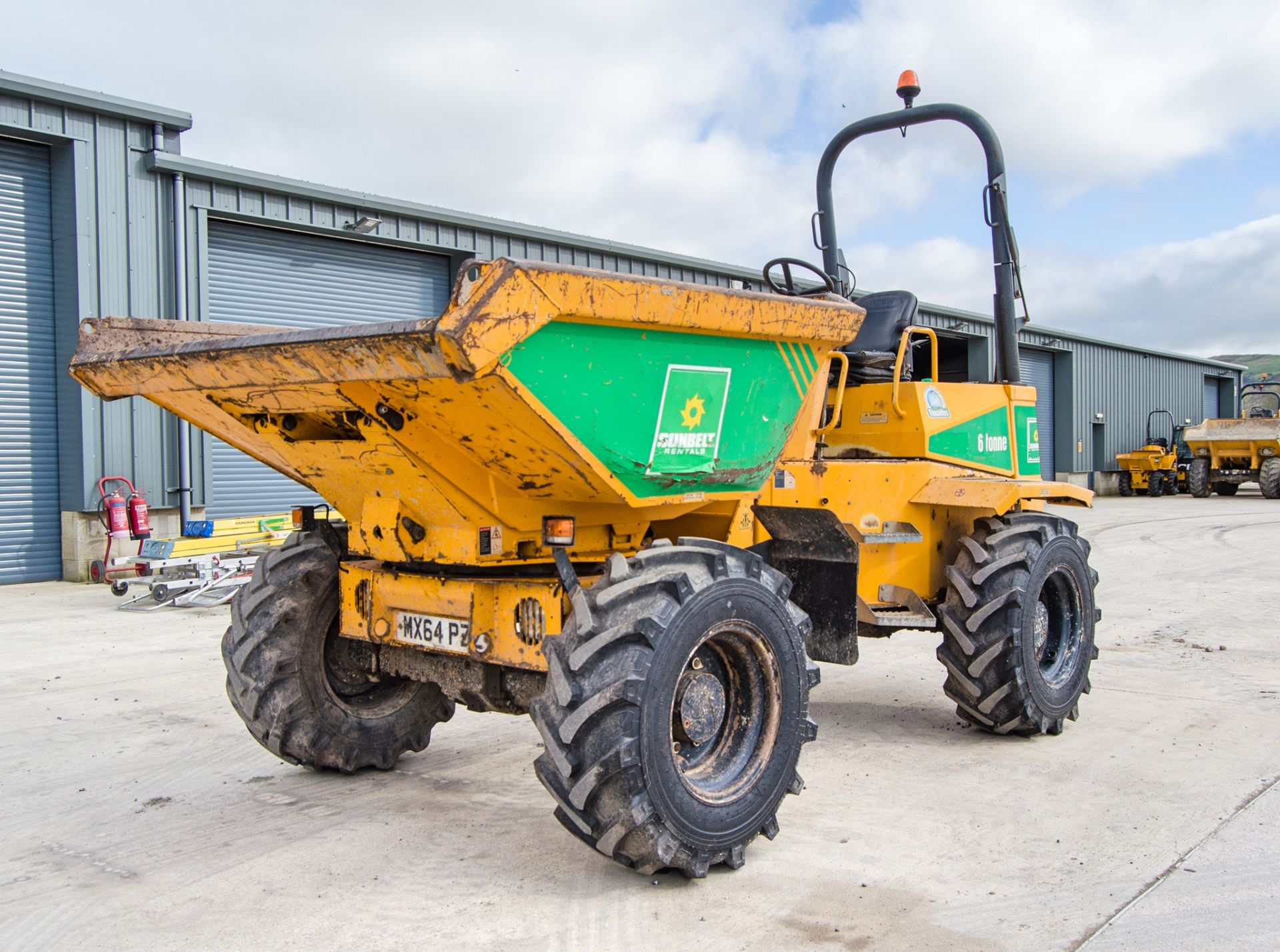 Thwaites 6 tonne swivel skip dumper Year: 2014 S/N: 402C9214 Recorded Hours: 2036 c/w V5C