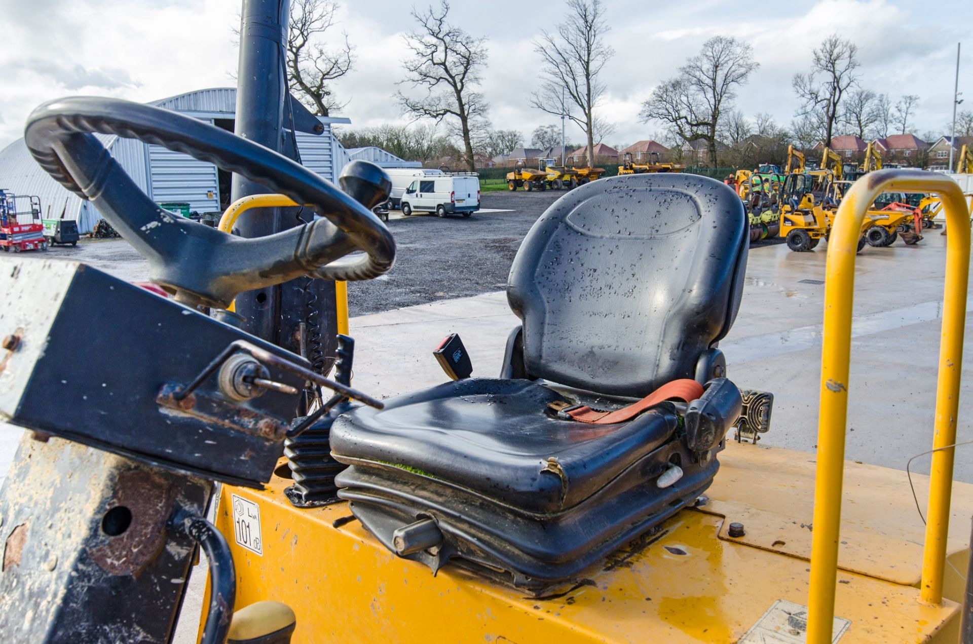 JCB 9 tonne straight skip dumper Year: 2016 S/N: EGGRM0110 Recorded Hours: 1802 A727229 - Image 17 of 23