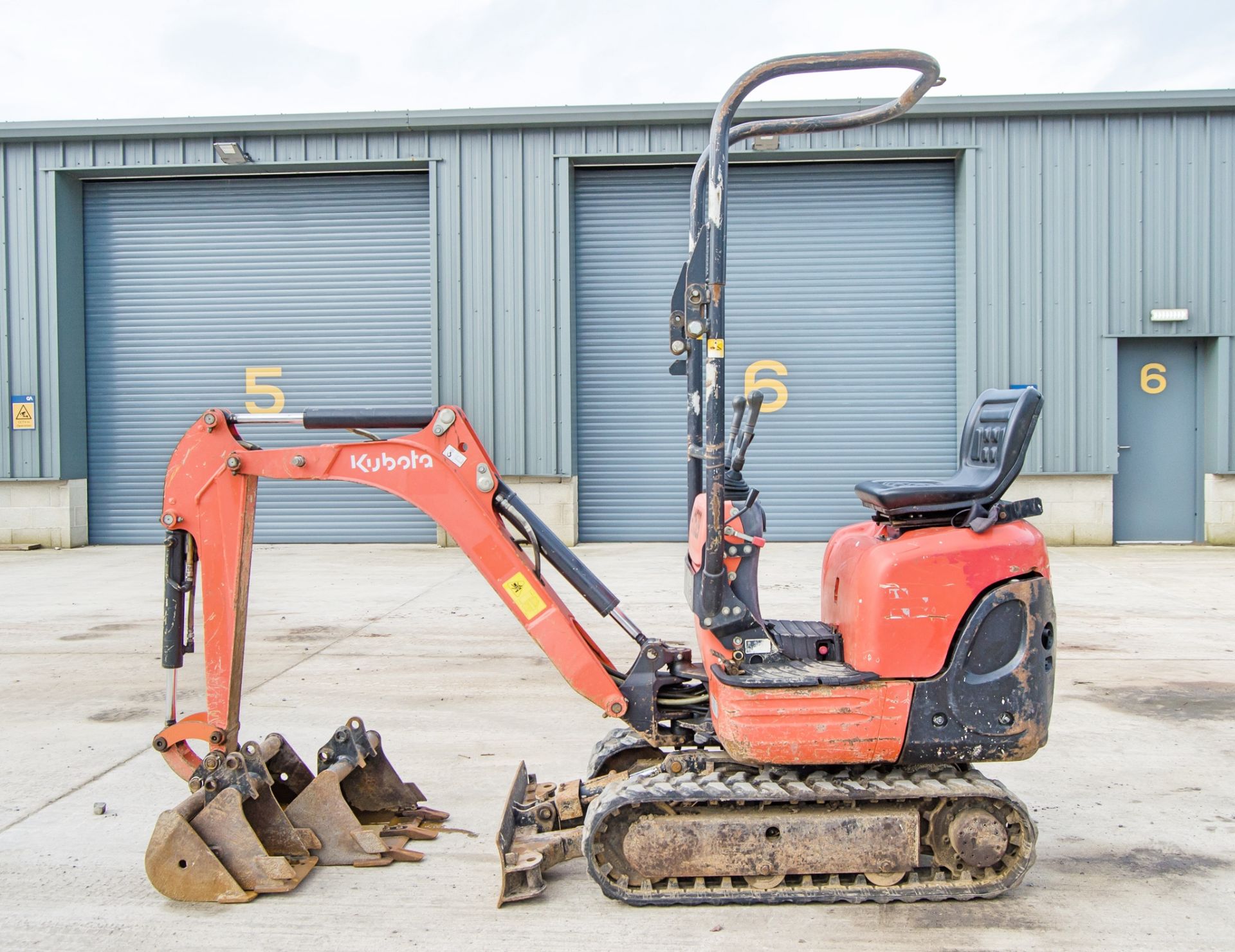 Kubota K008-3 0.8 tonne rubber tracked micro excavator Year: 2014 S/N: H25912 Recorded Hours: 2643 - Image 7 of 25