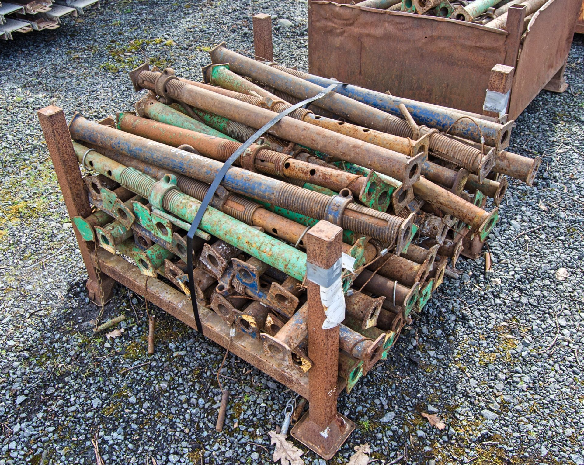 Stillage of adjustable steel props