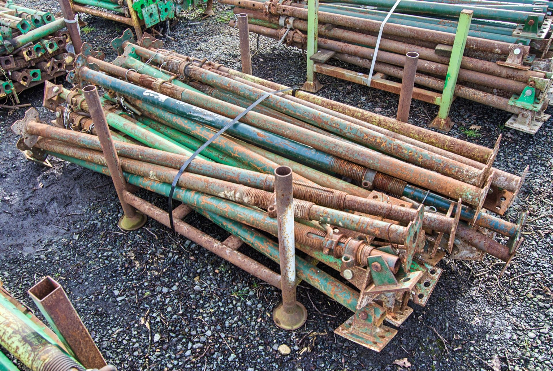 Stillage of adjustable steel props