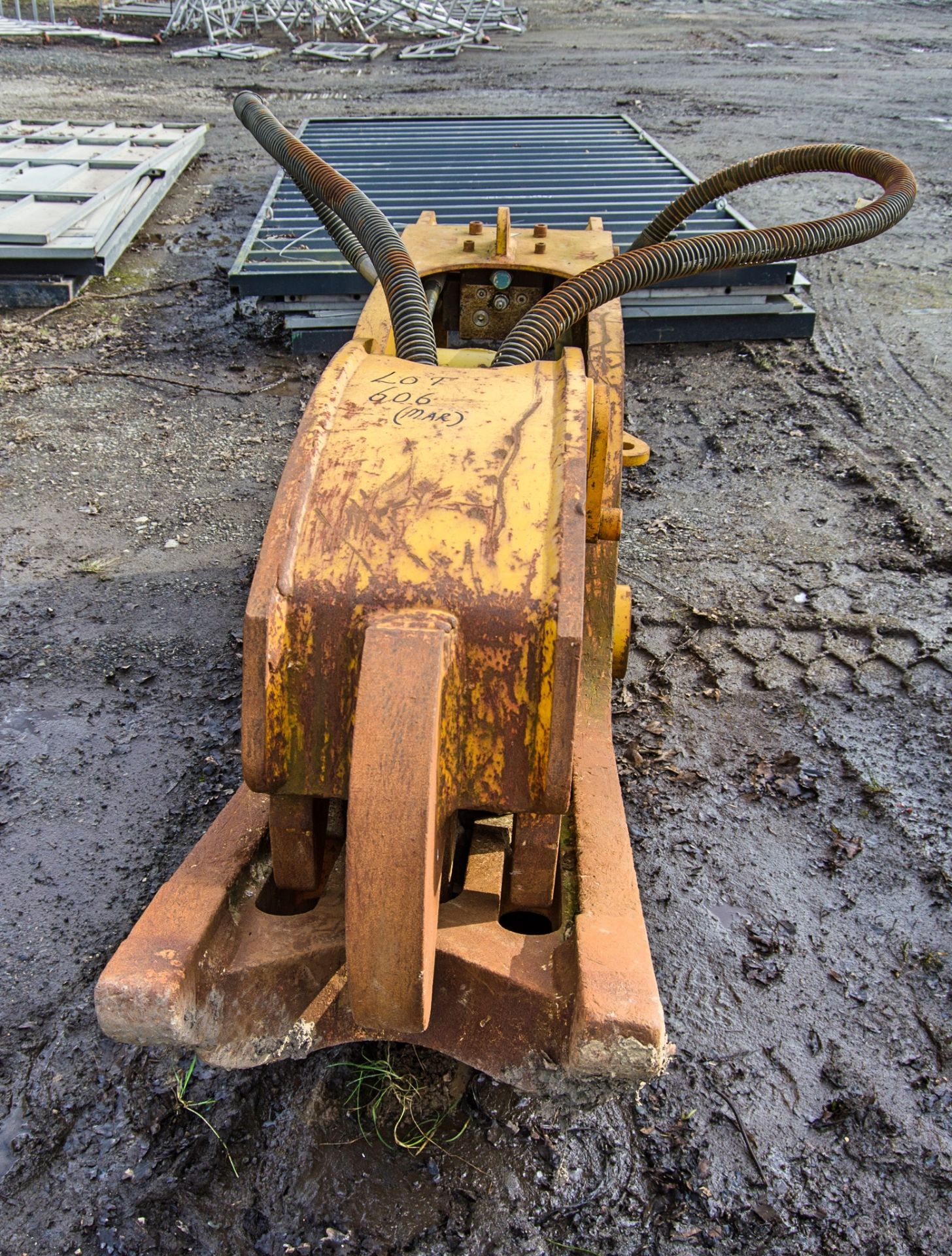 Hydraulic demolition shear/grab to suit excavator Pin diameter: 65mm Pin centres: 400mm Pin width: - Image 3 of 4