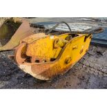 Hydraulic demolition shear/grab to suit excavator Pin diameter: 65mm Pin centres: 400mm Pin width: