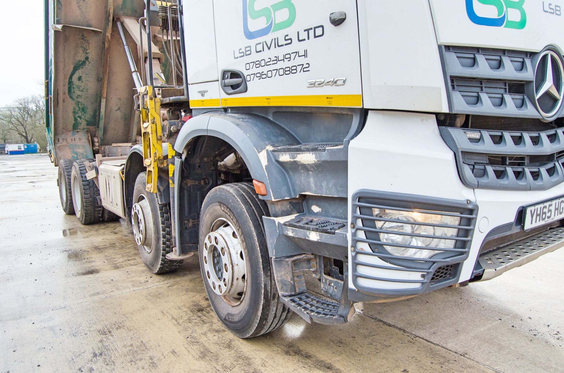 Mercedes Benz 3240 Arocs 32 tonne 8x4 tipper grab lorry Registration Number: YH65 HGK Date of - Image 22 of 38