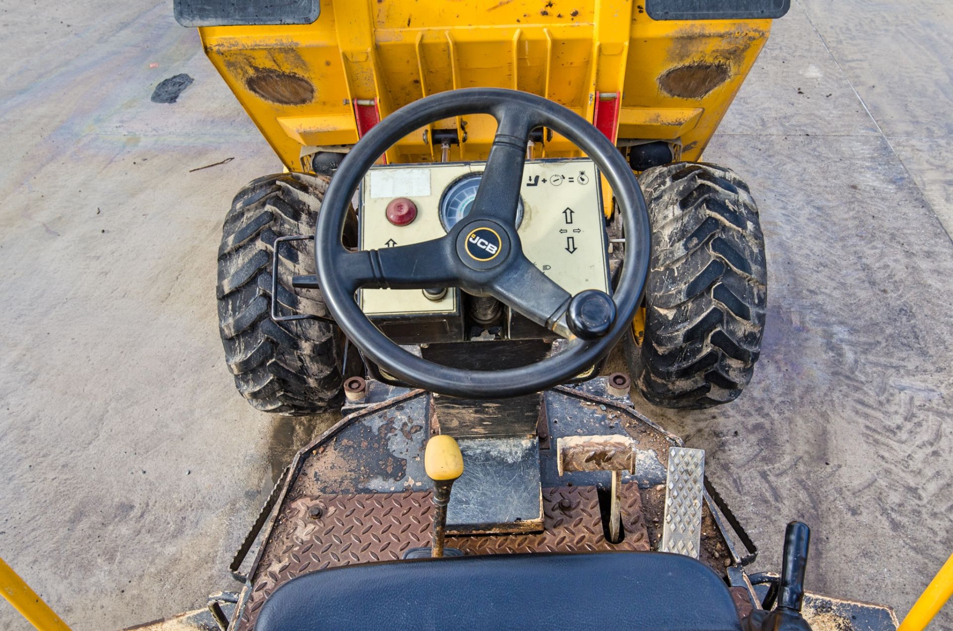 JCB 9 tonne straight skip dumper Year: 2016 S/N: EGGRM0027 Recorded Hours: 2271 c/w V5C - Image 18 of 23