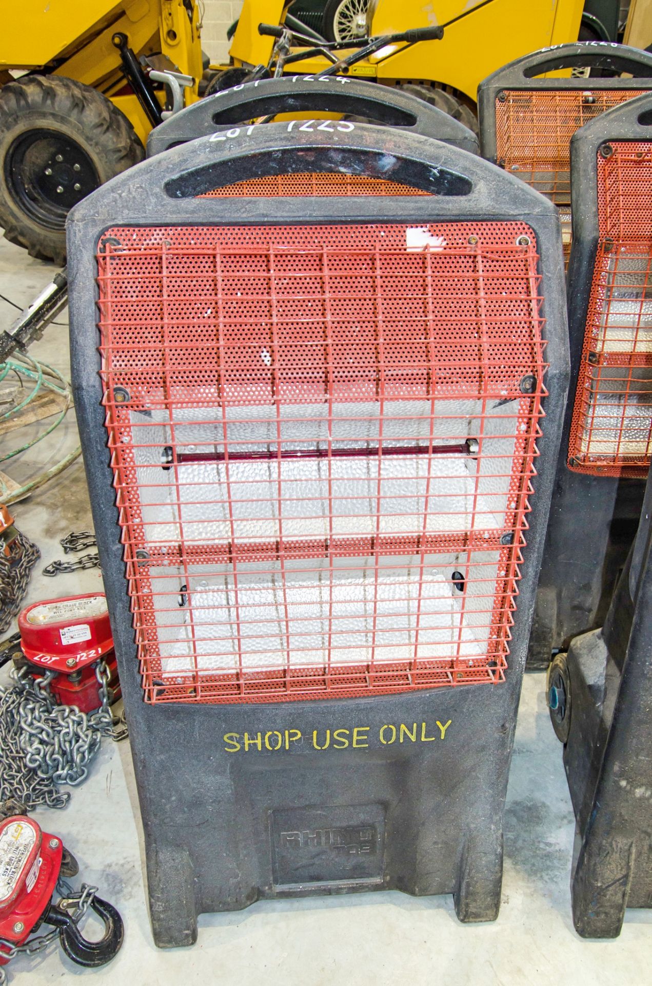 Rhino TQ3 240v infrared heater ** 1 tube missing **