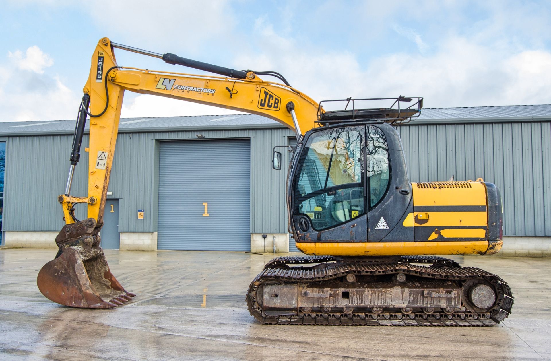 JCB JS145LC 14.5 tonne steel tracked excavator Year: 2009 S/N: 9160009 Recorded Hours: 11,920 piped, - Image 8 of 27