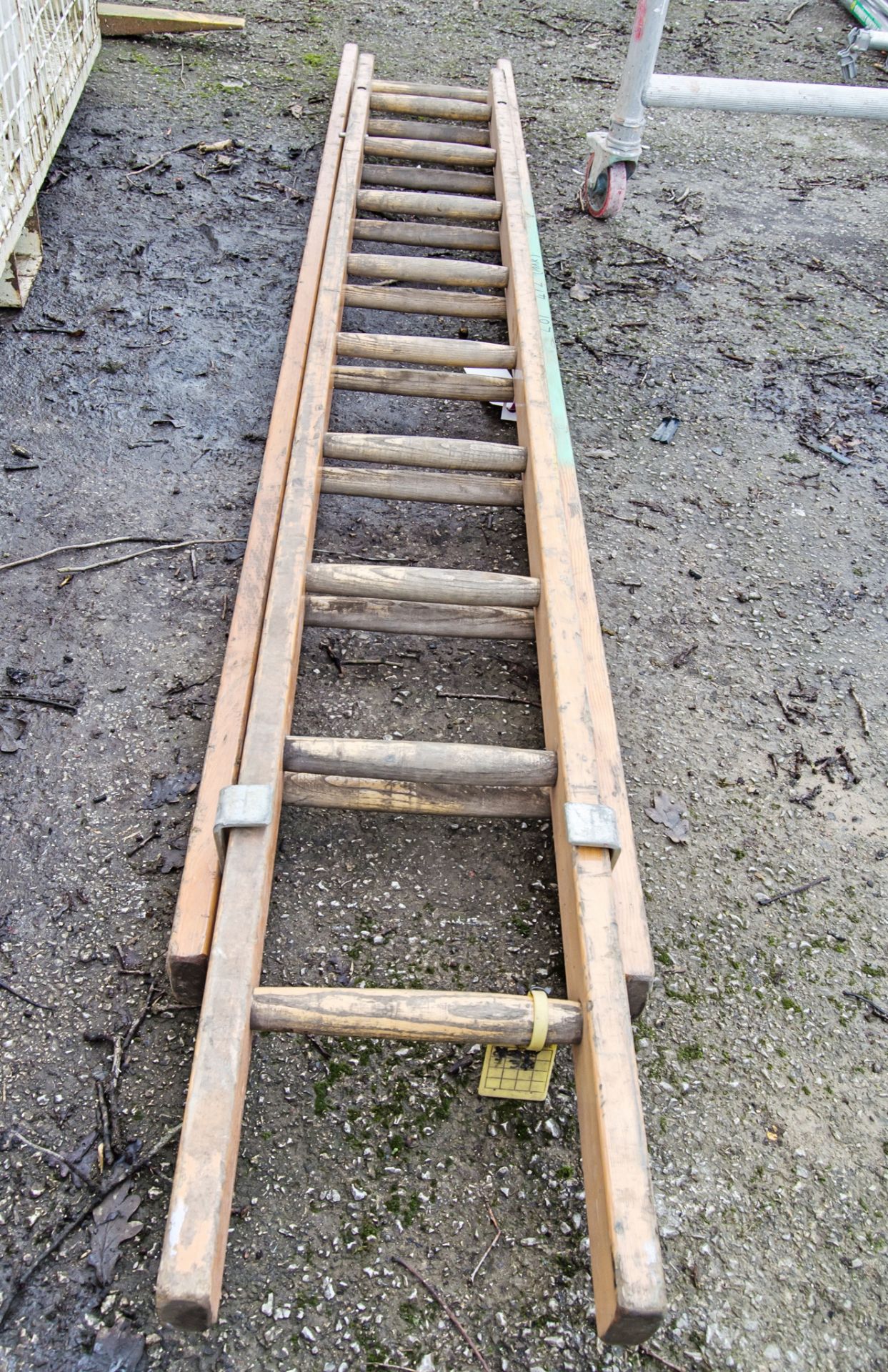 2 stage wooden ladder A721184