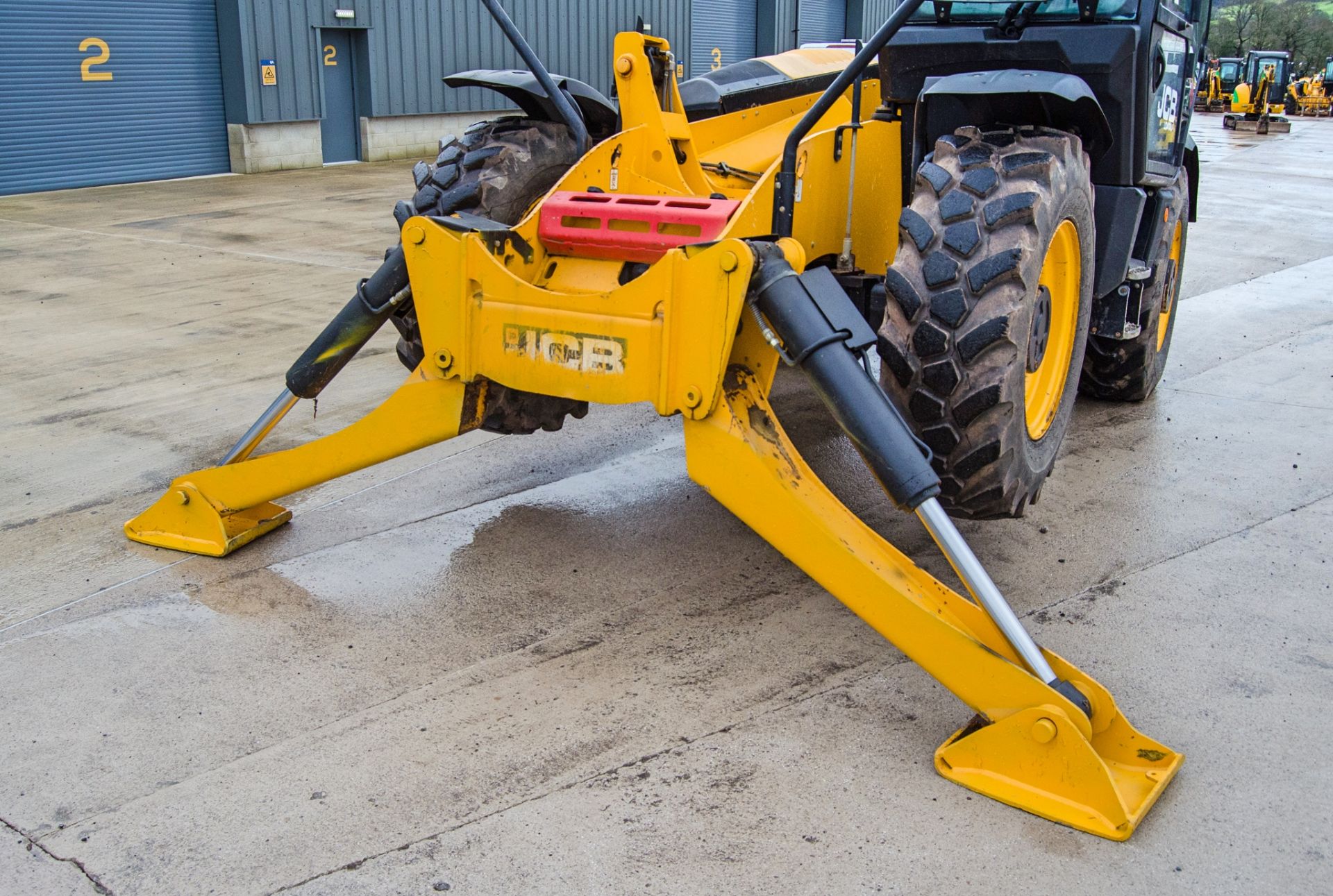 JCB 540-170 T4 IV 17 metre telescopic handler Year: 2016 S/N: 2466177 Recorded Hours: 4145 c/w - Image 11 of 27