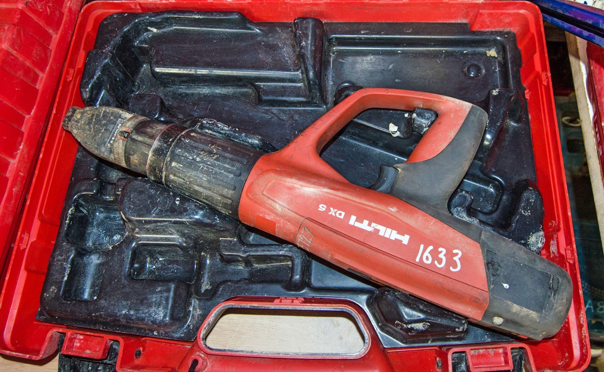 Hilti DX-5 nail gun c/w carry case A855727