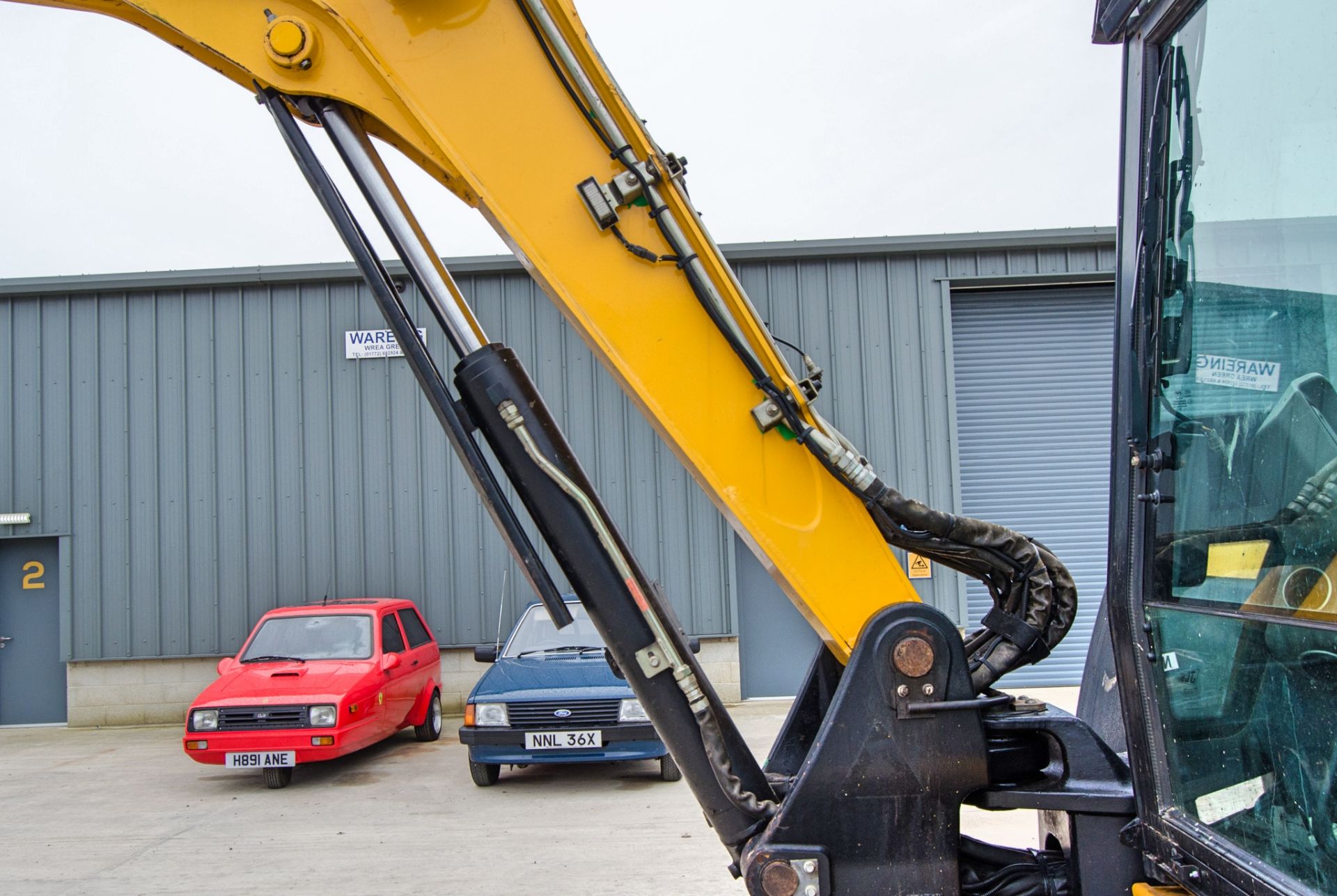 JCB 85Z-1 8.5 tonne rubber tracked excavator Year: 2017 S/N: 2501035 Recorded Hours: 3462 blade, - Image 18 of 28