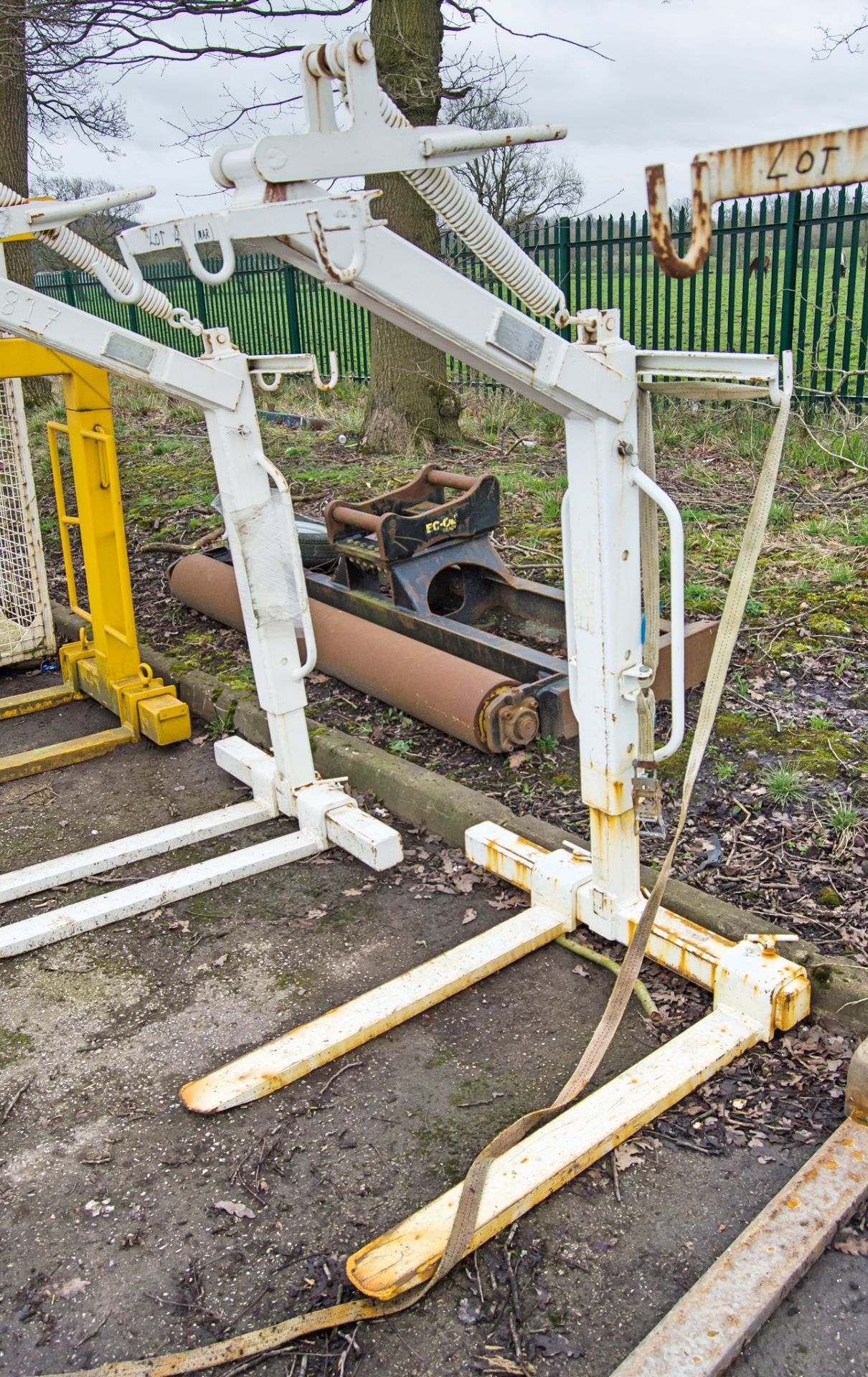 2 tonne self-balancing crane forks