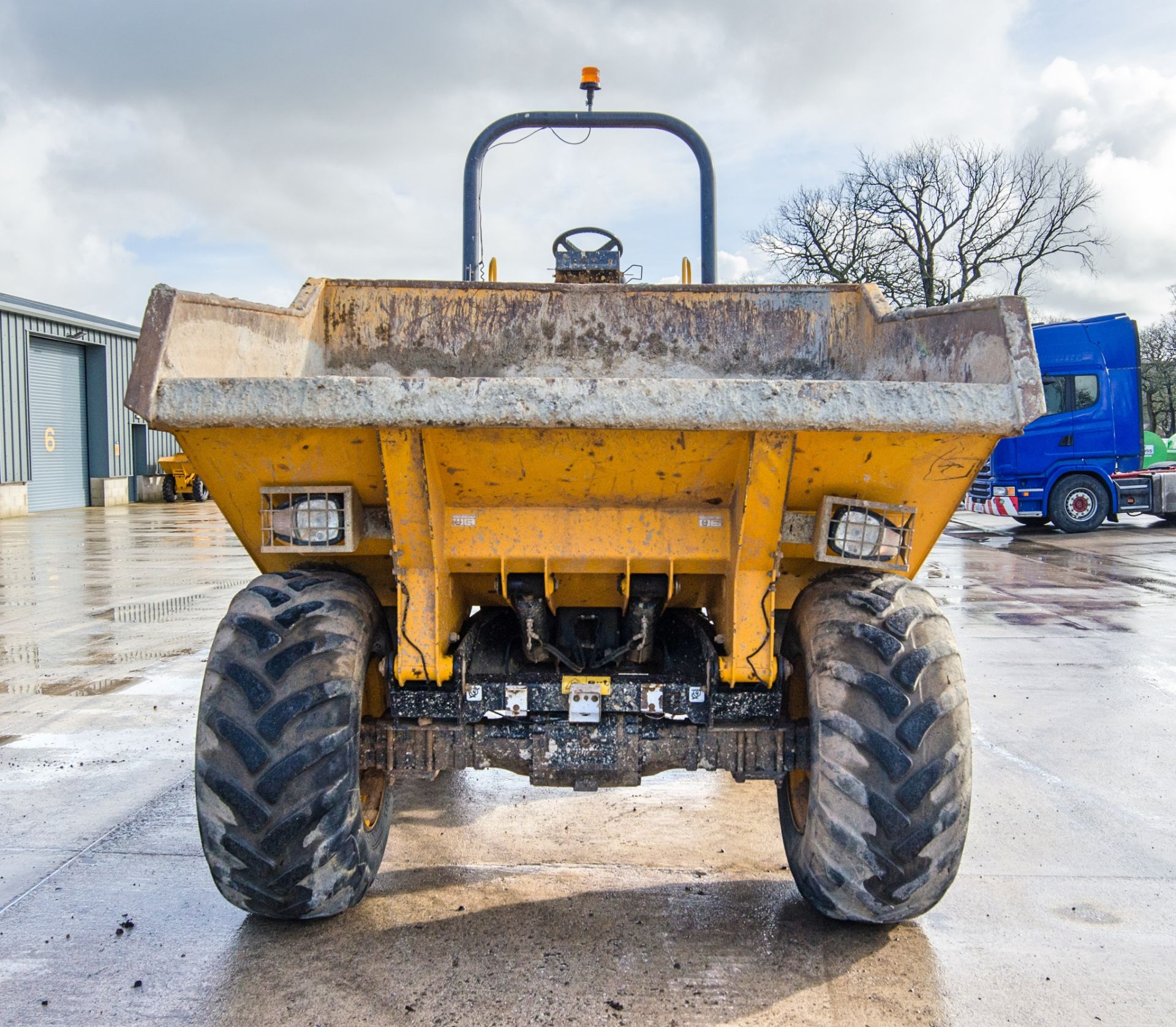 JCB 9 tonne straight skip dumper Year: 2016 S/N: EGGRM0110 Recorded Hours: 1802 A727229 - Image 5 of 23