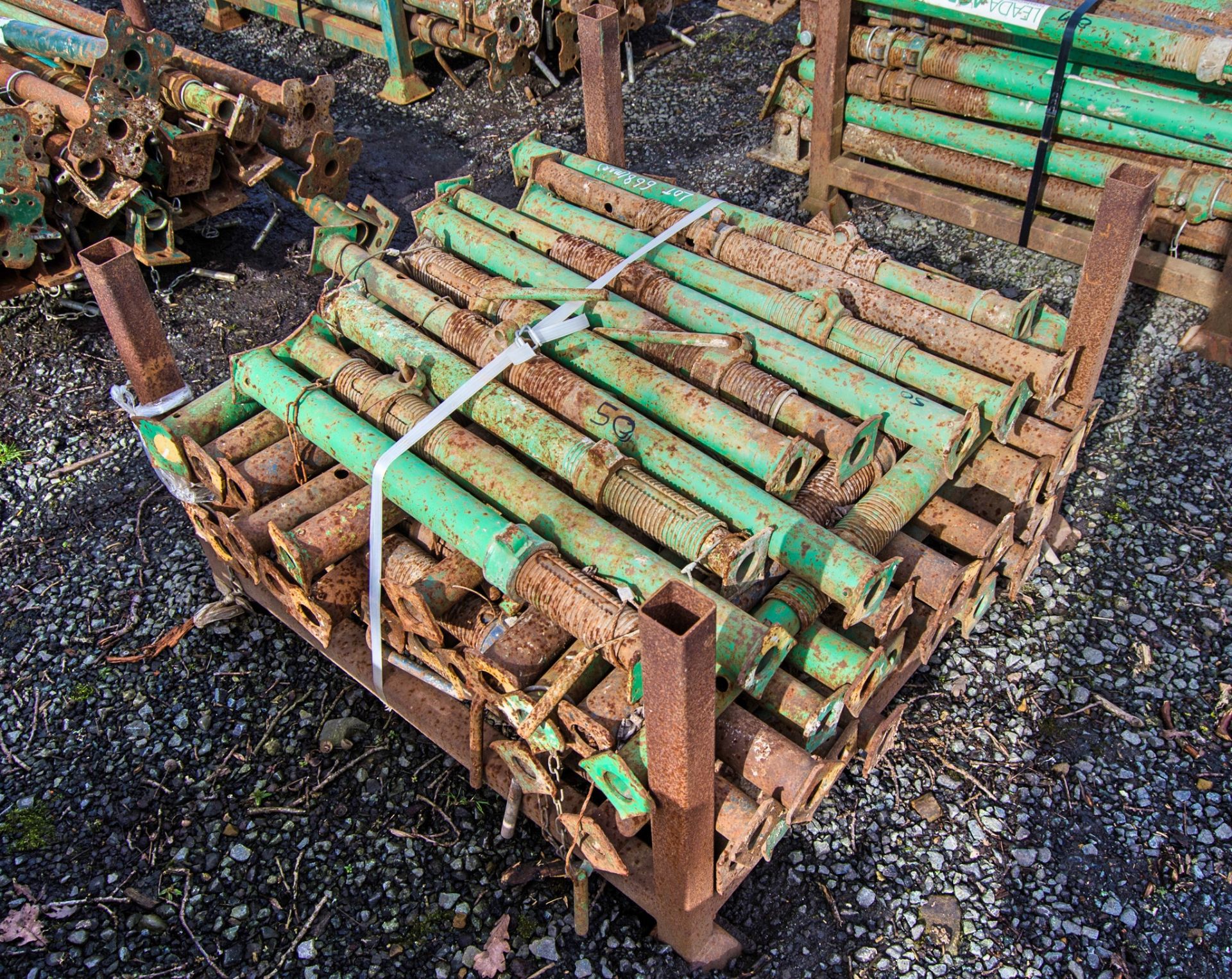 Stillage of adjustable steel props - Image 2 of 2