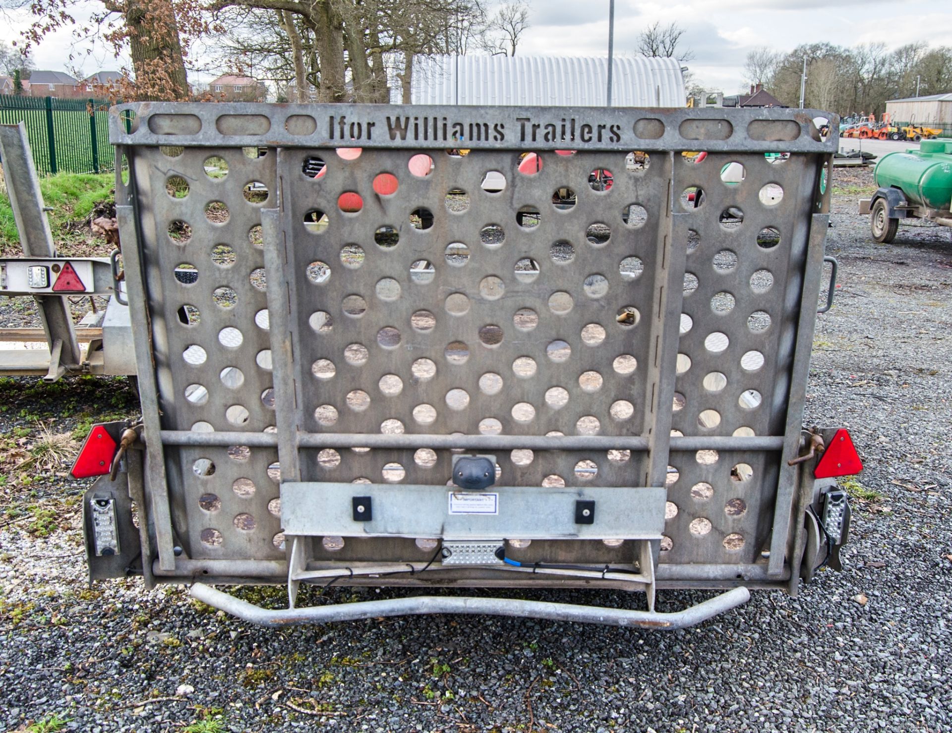 Ifor Williams GH1054BT 10ft x 5ft tandem axle beaver tail plant trailer S/N: GD700002 A756886 - Image 6 of 7