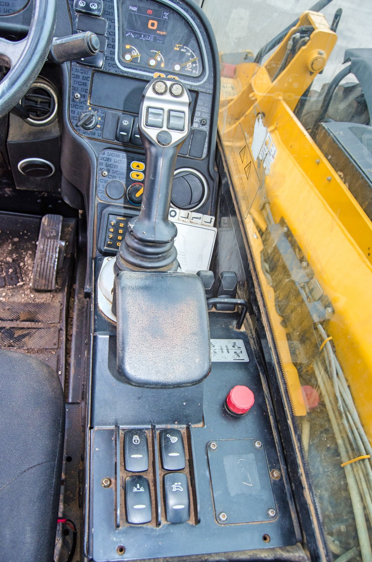 JCB 540-170 T4 IV 17 metre telescopic handler Year: 2016 S/N: 2466177 Recorded Hours: 4145 c/w - Image 19 of 27