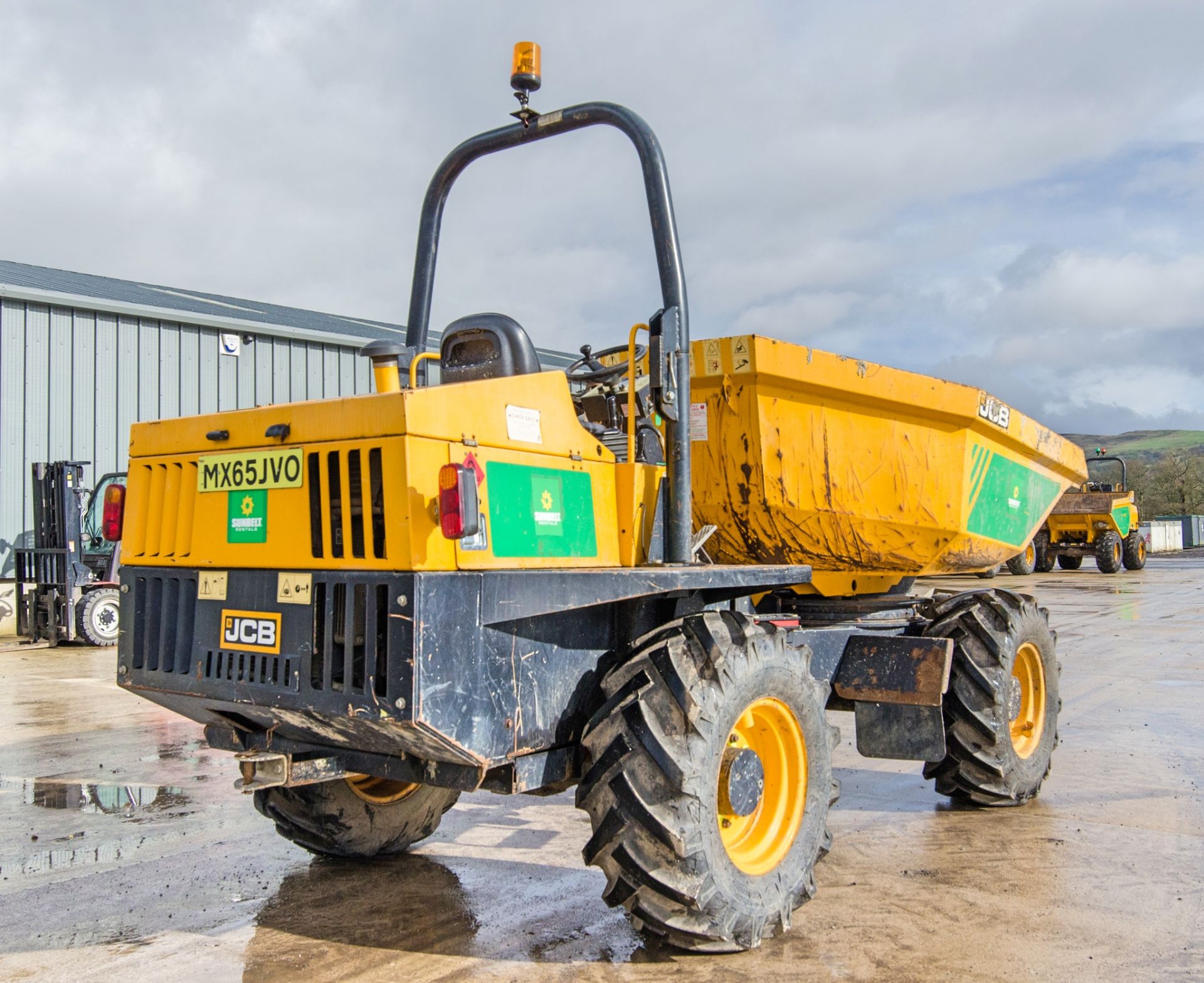 JCB 6 tonne swivel skip dumper Year: 2015 S/N: EFFRL8710 Recorded Hours: 2231 c/w V5C certificate - Image 4 of 22