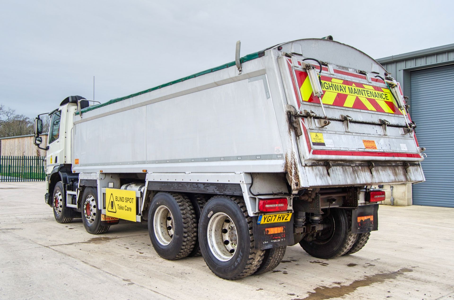 DAF 440 CF Euro 6 8x4 32 tonne tipper lorry Registration Number: YG17 HVZ Date of Registration: 10/ - Image 4 of 33