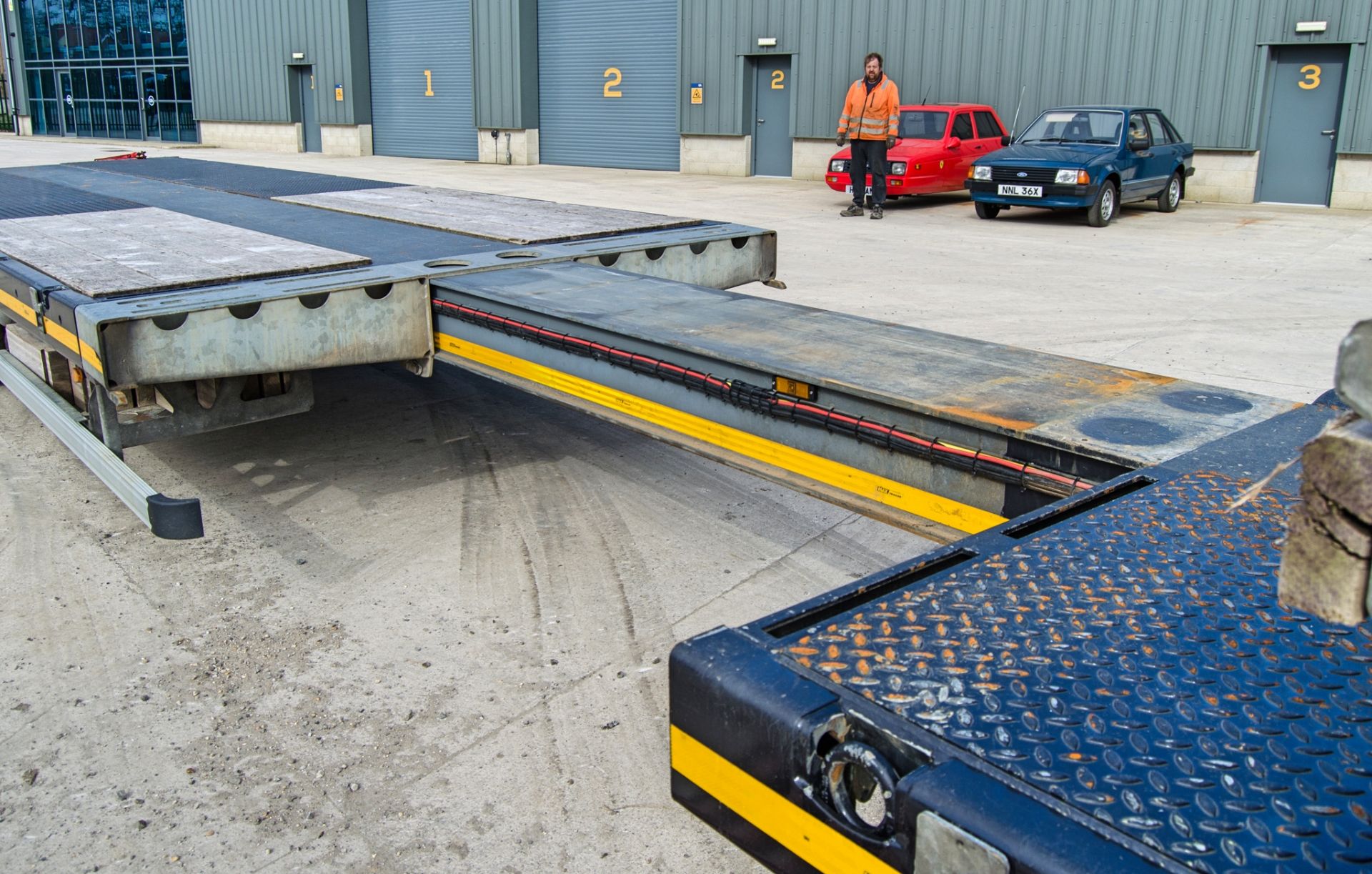 Faymonville Max 13.4 metre tri-axle step frame extender low loader trailer Year: 2021 VIN: 105583 - Image 25 of 34