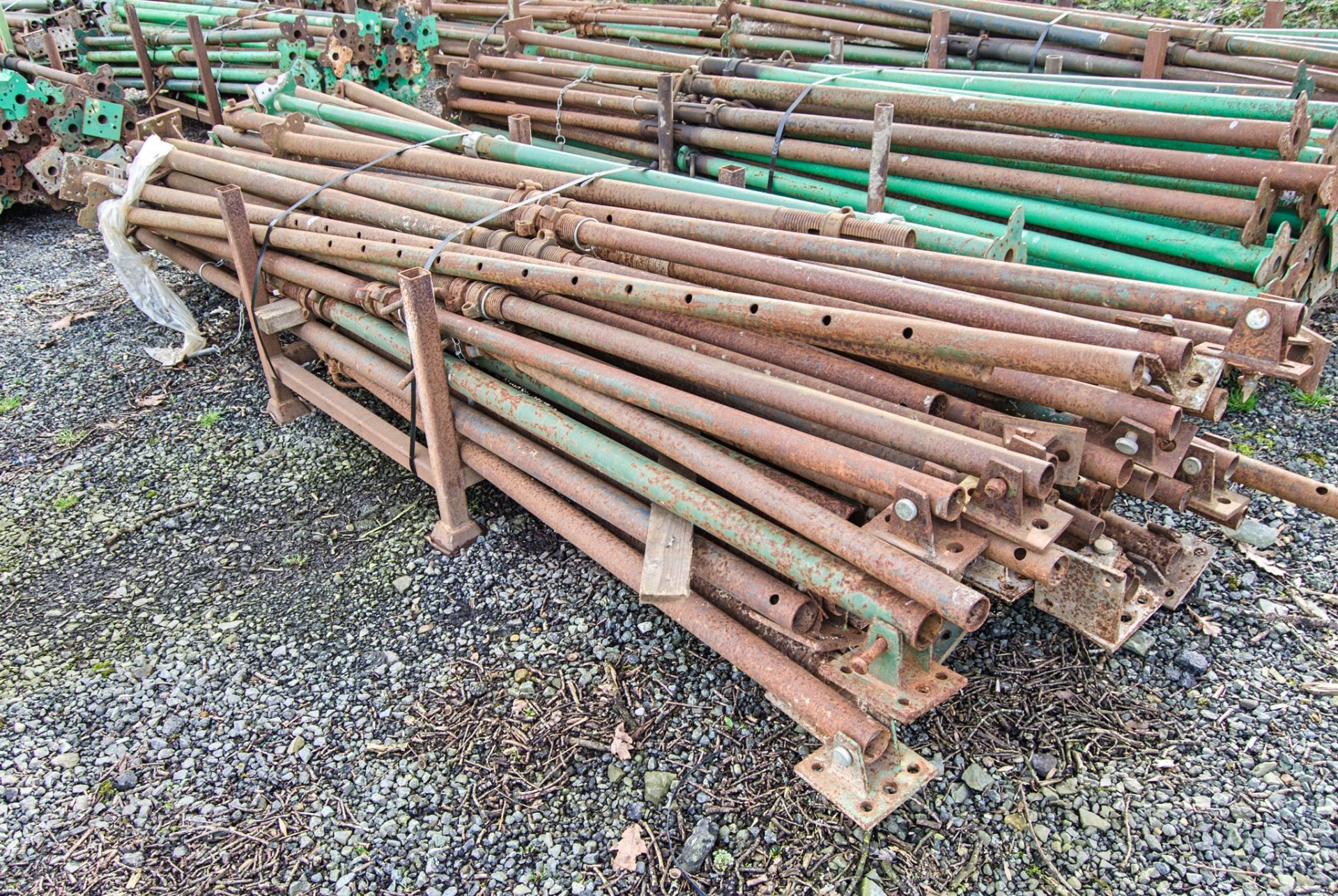 Stillage of adjustable steel props