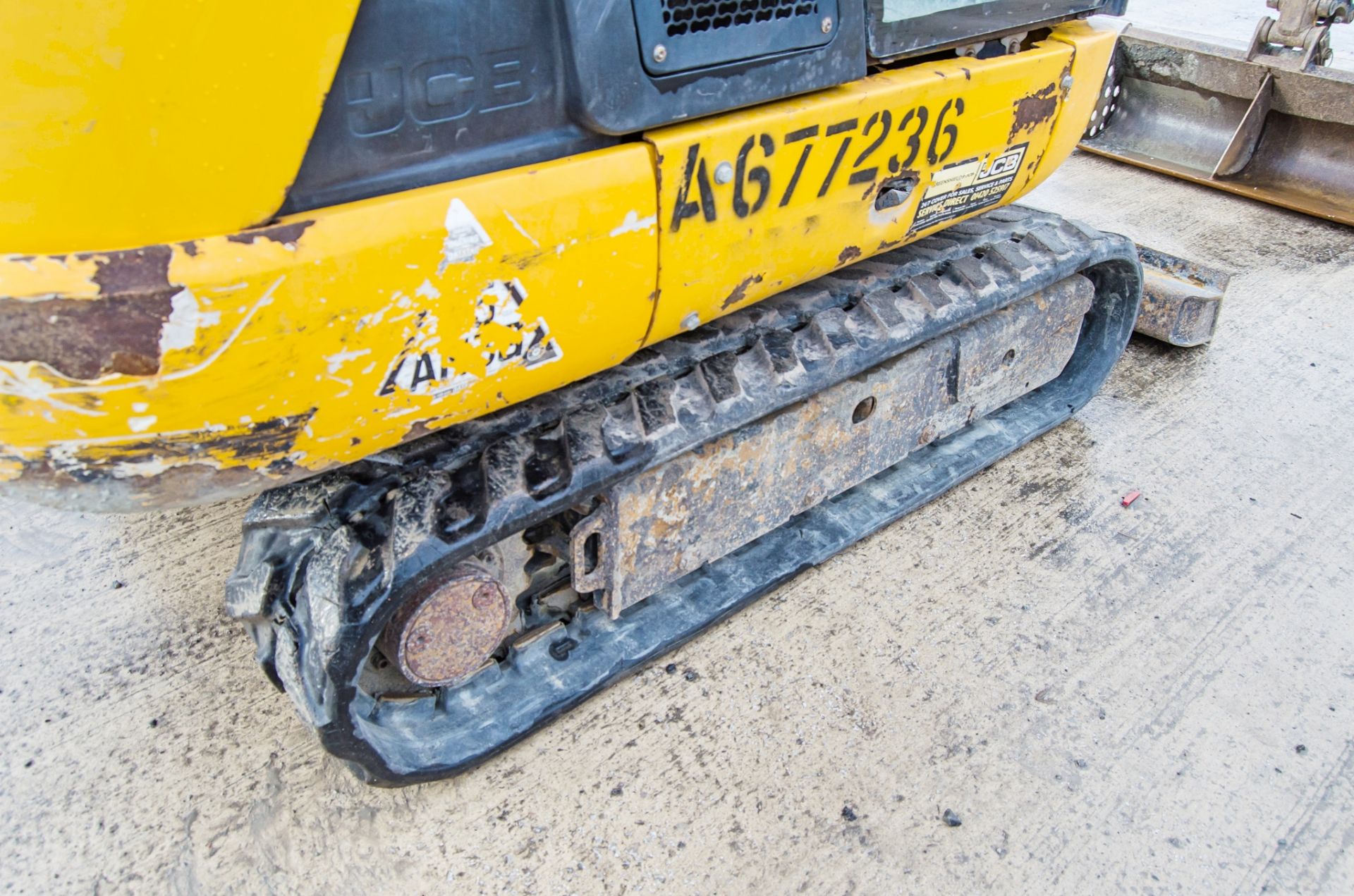 JCB 8016 1.5 tonne rubber tracked mini excavator Year: 2015 S/N: 2071800 Recorded Hours: 2622 blade, - Image 9 of 23