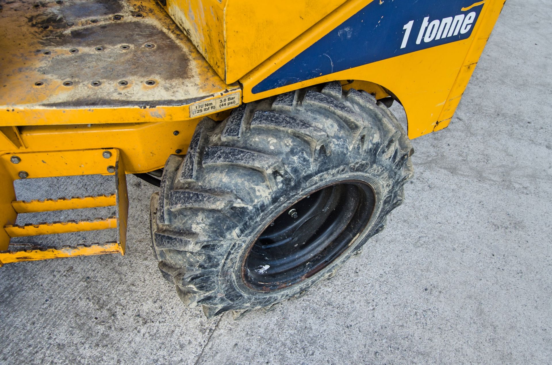 Thwaites 1 tonne hi-tip dumper Year: S/N: E2146 DPR142 ** Machine is a non runner engine parts - Image 12 of 20