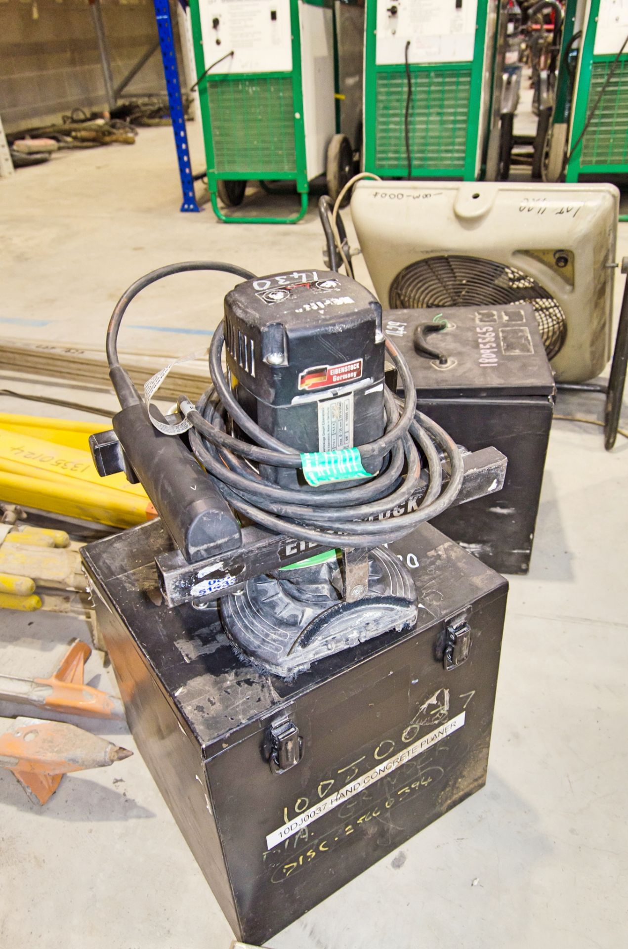 Refina 110v floor grinder c/w carry case 100DJ0037