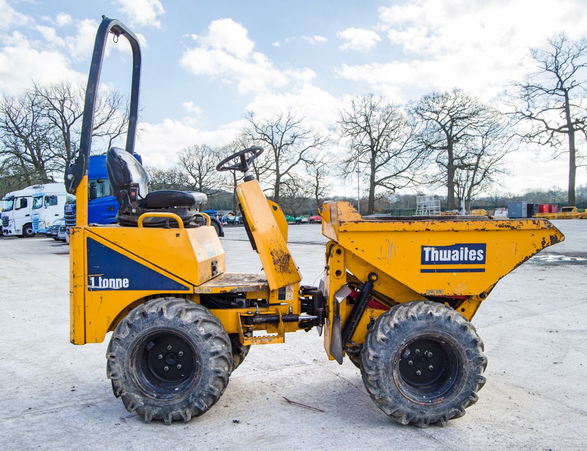 Thwaites 1 tonne hi-tip dumper Year: S/N: E2146 DPR142 ** Machine is a non runner engine parts - Image 7 of 20