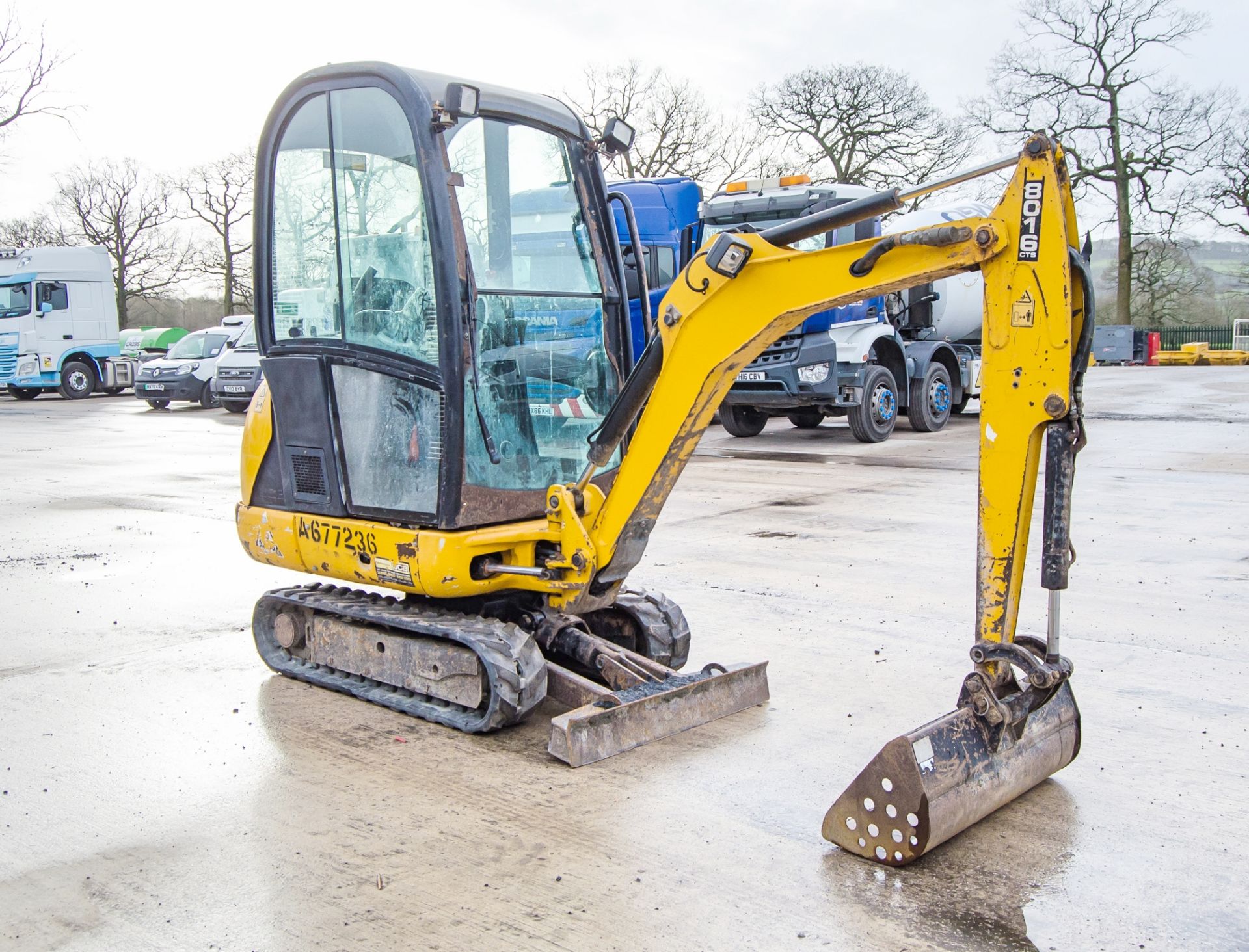 JCB 8016 1.5 tonne rubber tracked mini excavator Year: 2015 S/N: 2071800 Recorded Hours: 2622 blade, - Image 2 of 23
