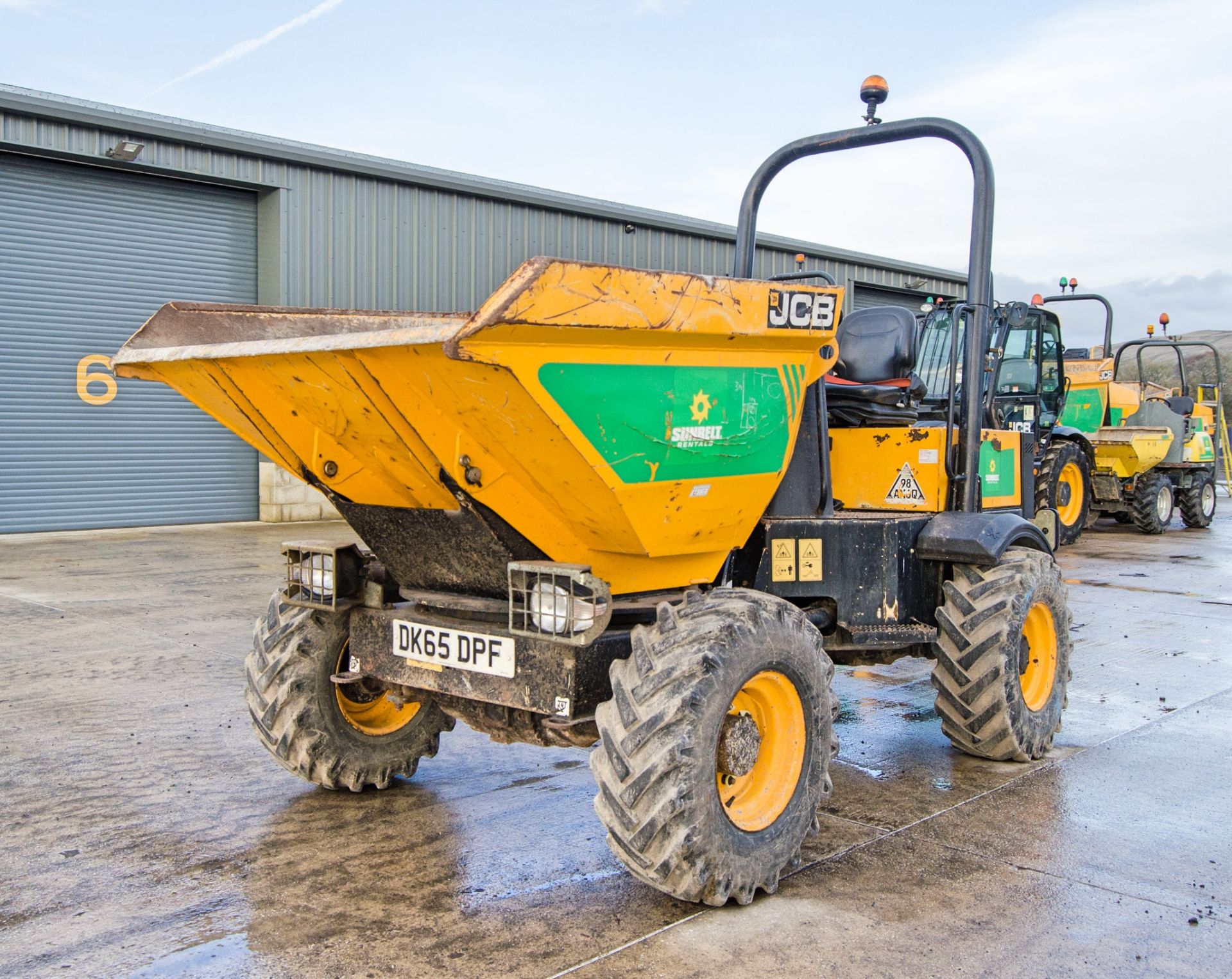 JCB 3 tonne swivel skip dumper Year: 2016 S/N: EGGRF9576 Recorded Hours: 1731 c/w V5C certificate