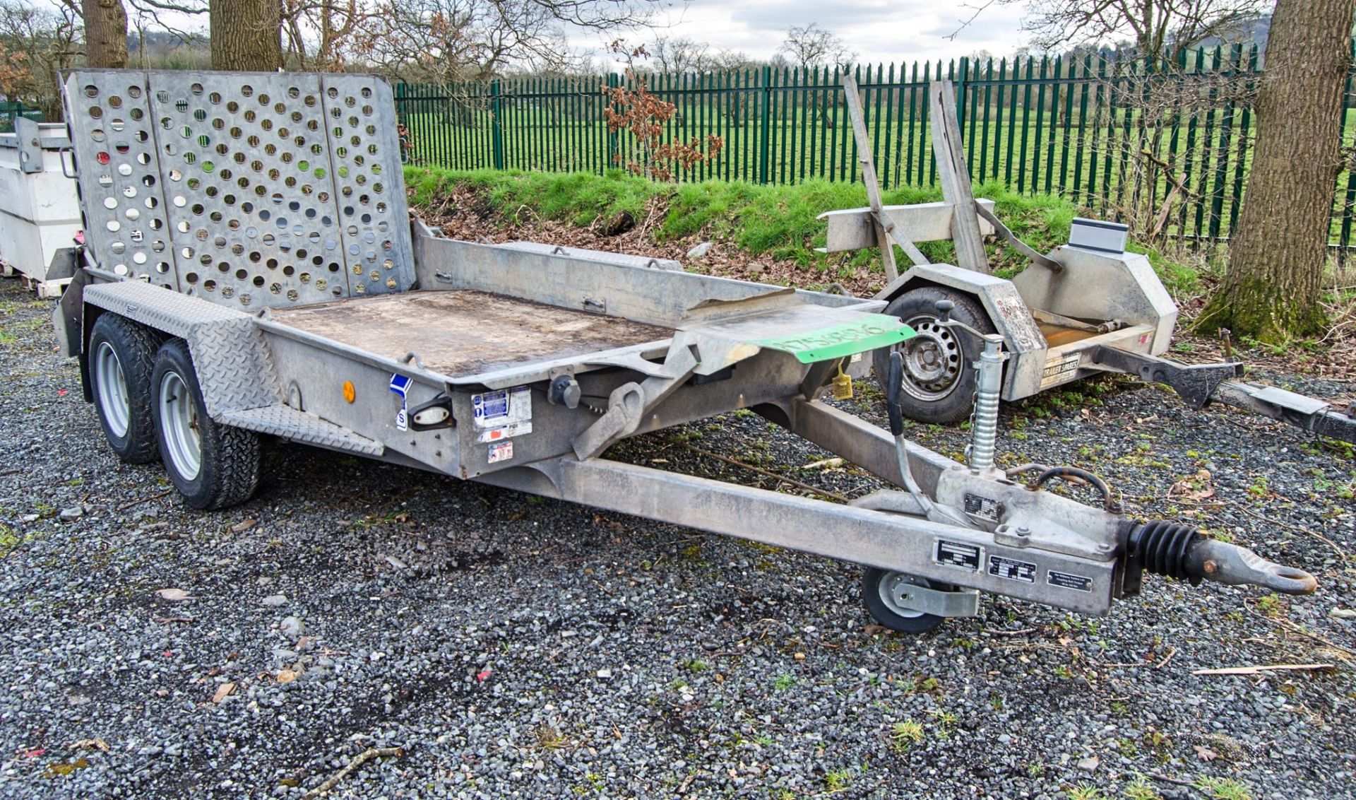 Ifor Williams GH1054BT 10ft x 5ft tandem axle beaver tail plant trailer S/N: GD700002 A756886 - Image 2 of 7