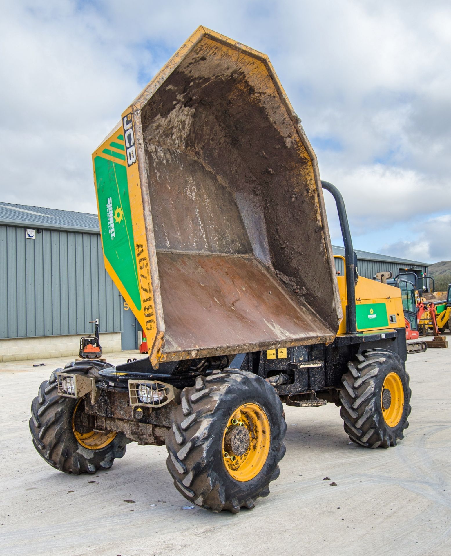 JCB 6 tonne swivel skip dumper Year: 2015 VIN: SLBD1DJJEFFRL8471 Recorded Hours: 1497 Weight: 4410 - Image 9 of 23