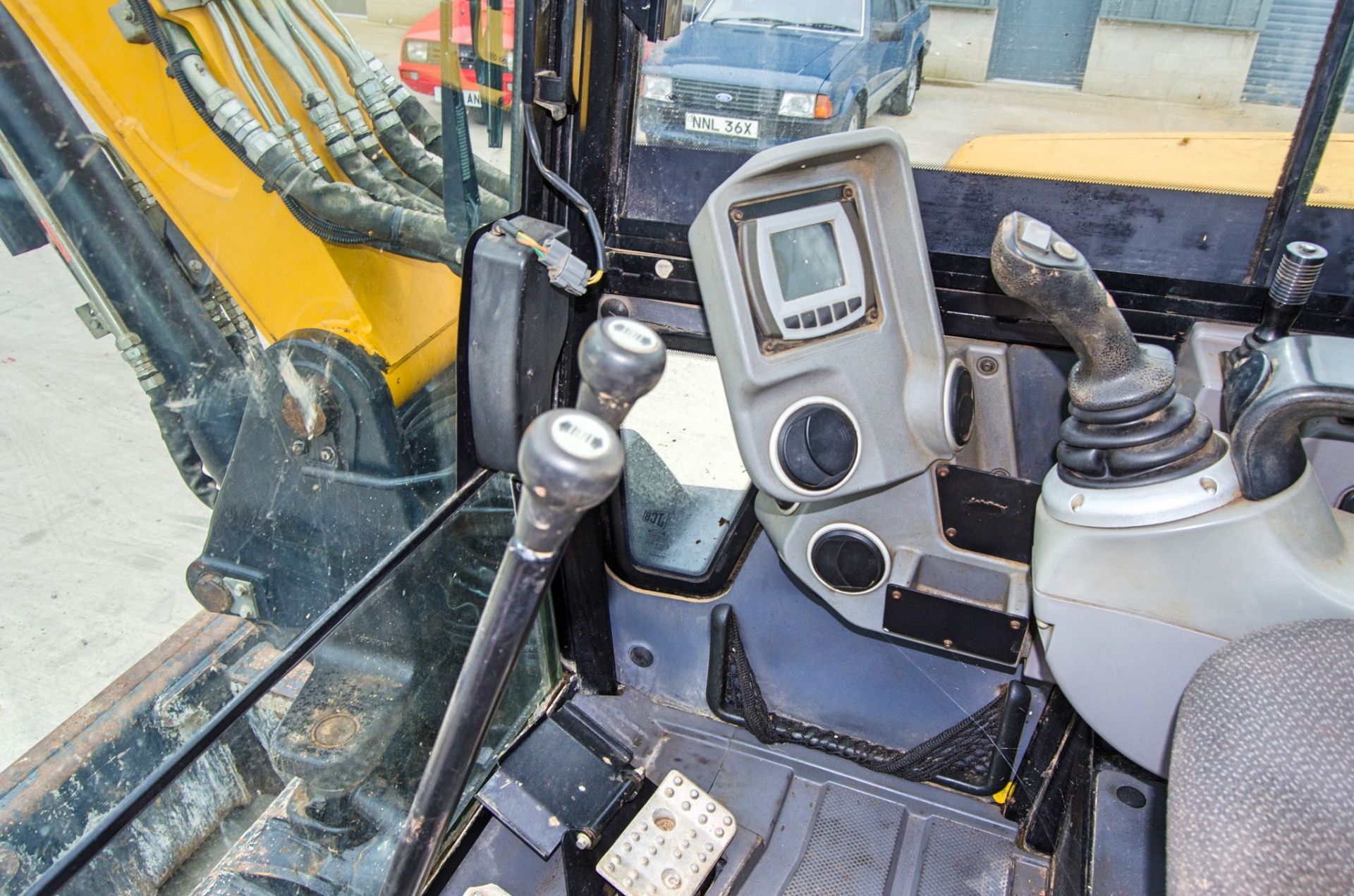 JCB 85Z-1 8.5 tonne rubber tracked excavator Year: 2017 S/N: 2501035 Recorded Hours: 3462 blade, - Image 21 of 28