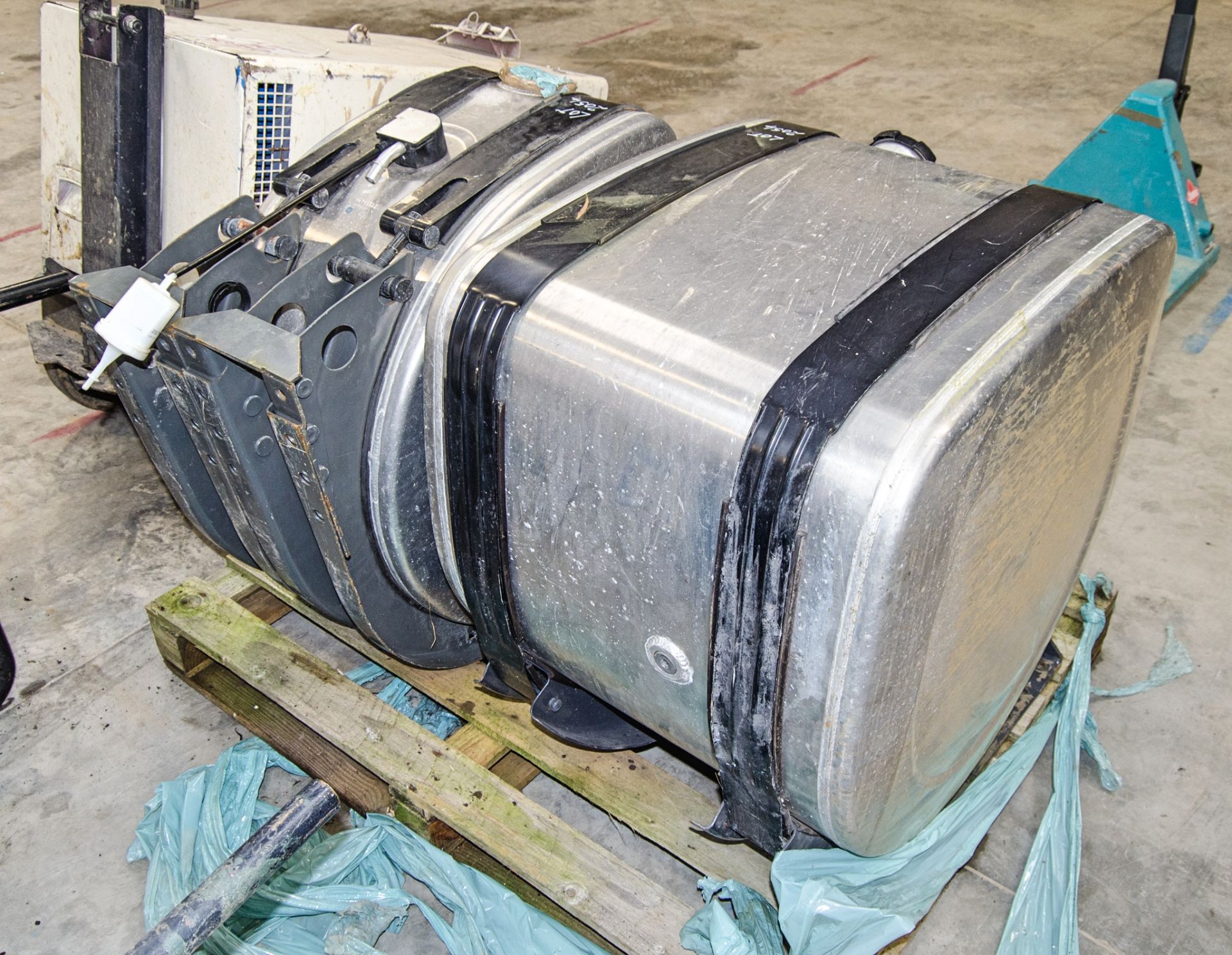 2 - diesel fuel tanks - Image 2 of 4