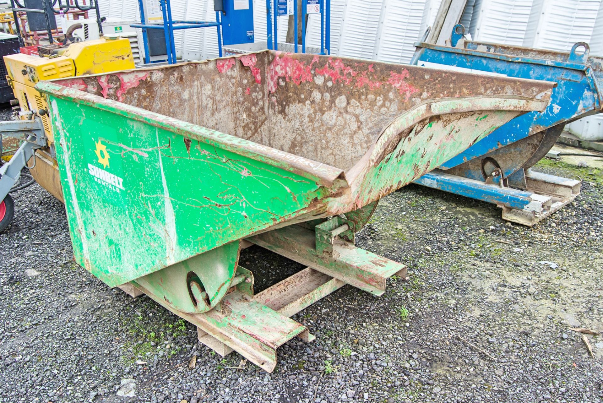 Steel tipping skip A774080