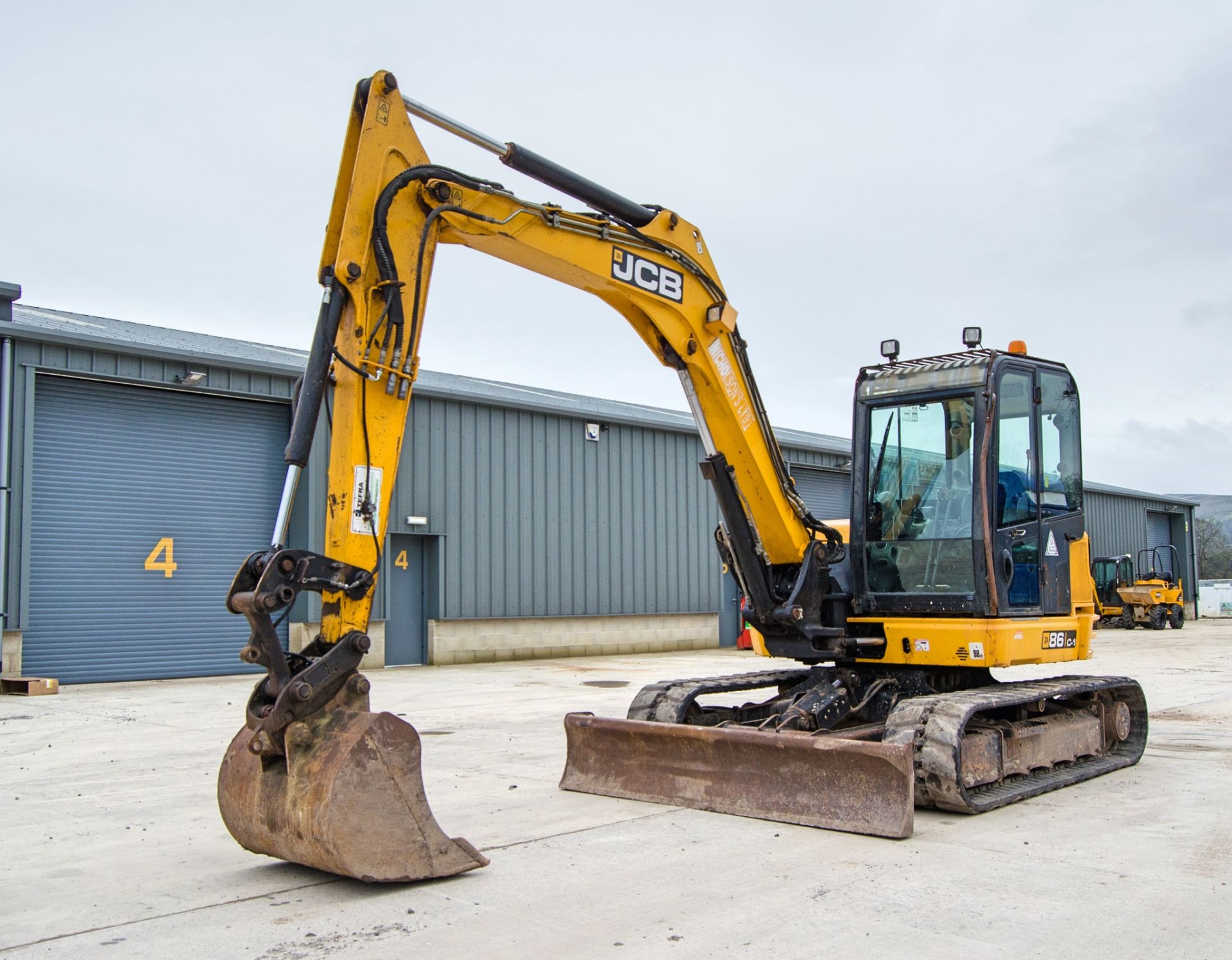 JCB 86C-1 8.5 tonne rubber tracked excavator Year: 2014 S/N: 2249525 Recorded Hours: 7036 blade,