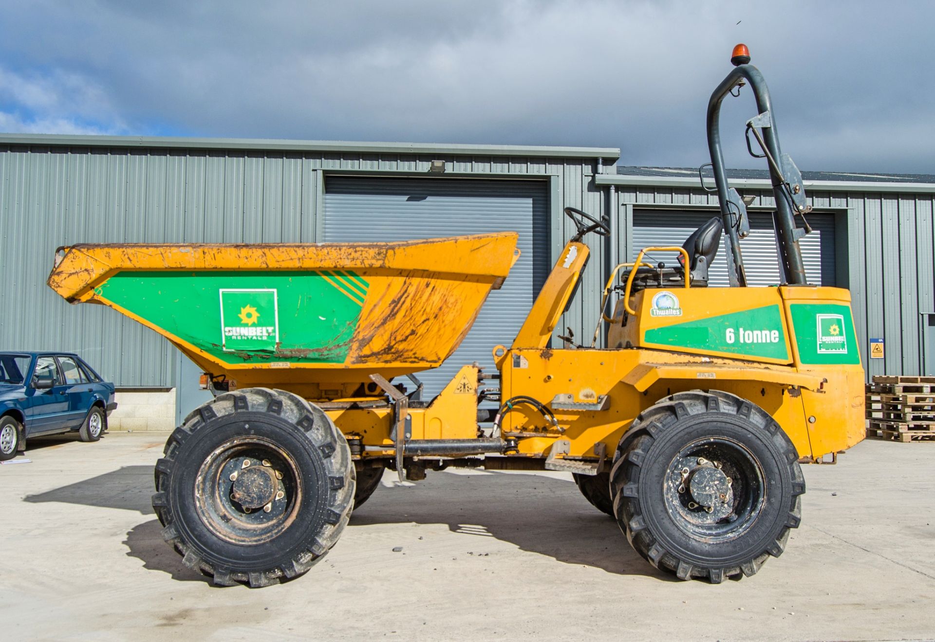 Thwaites 6 tonne swivel skip dumper Year: 2014 S/N: 402C9214 Recorded Hours: 2036 c/w V5C - Image 7 of 21