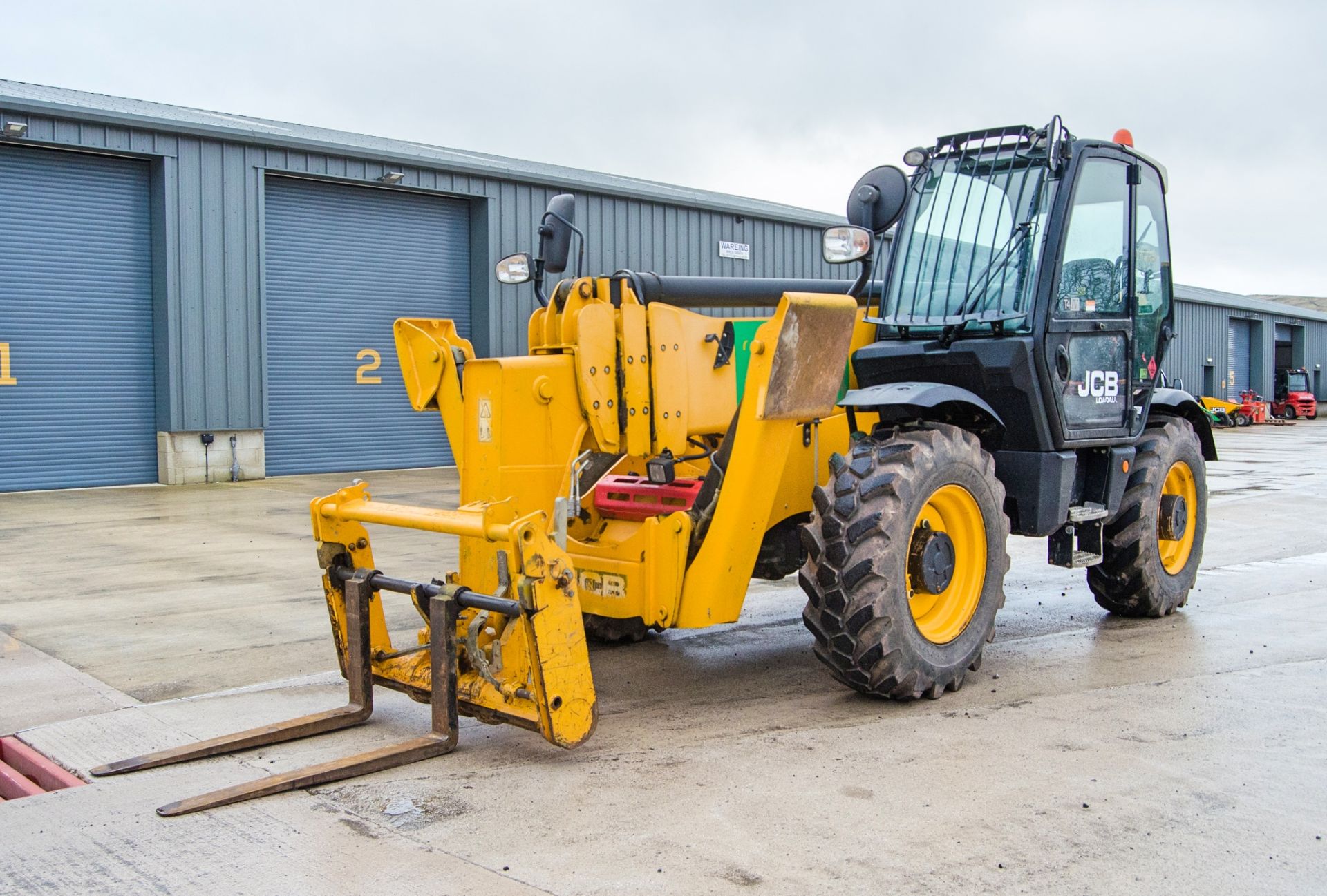 JCB 540-170 T4 IV 17 metre telescopic handler Year: 2016 S/N: 2466177 Recorded Hours: 4145 c/w